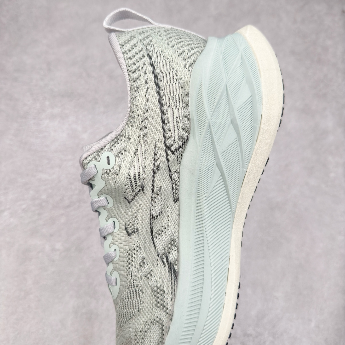 图片[7]-Asics Superblast 2 舒适百搭防滑耐磨低帮跑步鞋 ASICS（亚瑟士）是日本实业家鬼冢喜八郎创立的跑鞋运动品牌，名字想法源自著名的拉丁谚语“AnimaSana In Corpore Sano” ，意为“健全的精神寓于强健的体魄”。正如其名字的含义，ASICS亚瑟士一直坚信保持身体的健康与活力是打造健康快乐的生活方式的最佳途径。亚瑟士的跑鞋、篮球鞋等系列集专业与美貌于一身，拥有极高的热度。2016年，ASICS在“2016年日本最佳全球品牌”排行榜名列第17名。尺码：36 37.5 38 39 40 40.5 41.5 42 42.5 43.5 44 45-选品中心