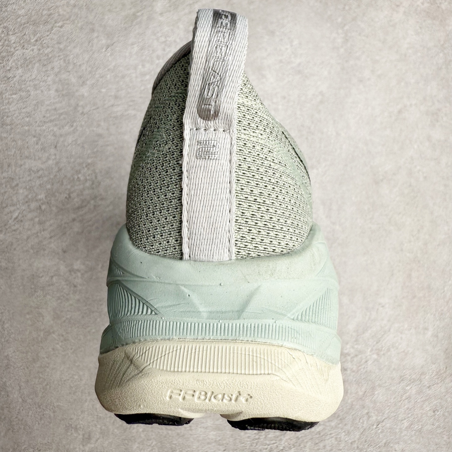 图片[8]-Asics Superblast 2 舒适百搭防滑耐磨低帮跑步鞋 ASICS（亚瑟士）是日本实业家鬼冢喜八郎创立的跑鞋运动品牌，名字想法源自著名的拉丁谚语“AnimaSana In Corpore Sano” ，意为“健全的精神寓于强健的体魄”。正如其名字的含义，ASICS亚瑟士一直坚信保持身体的健康与活力是打造健康快乐的生活方式的最佳途径。亚瑟士的跑鞋、篮球鞋等系列集专业与美貌于一身，拥有极高的热度。2016年，ASICS在“2016年日本最佳全球品牌”排行榜名列第17名。尺码：36 37.5 38 39 40 40.5 41.5 42 42.5 43.5 44 45-选品中心