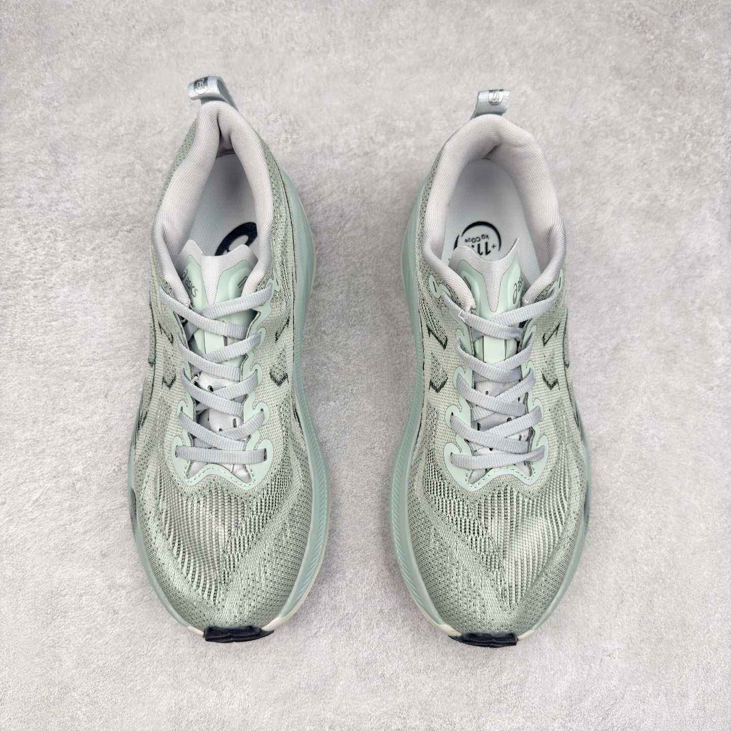 图片[2]-Asics Superblast 2 舒适百搭防滑耐磨低帮跑步鞋 ASICS（亚瑟士）是日本实业家鬼冢喜八郎创立的跑鞋运动品牌，名字想法源自著名的拉丁谚语“AnimaSana In Corpore Sano” ，意为“健全的精神寓于强健的体魄”。正如其名字的含义，ASICS亚瑟士一直坚信保持身体的健康与活力是打造健康快乐的生活方式的最佳途径。亚瑟士的跑鞋、篮球鞋等系列集专业与美貌于一身，拥有极高的热度。2016年，ASICS在“2016年日本最佳全球品牌”排行榜名列第17名。尺码：36 37.5 38 39 40 40.5 41.5 42 42.5 43.5 44 45-选品中心