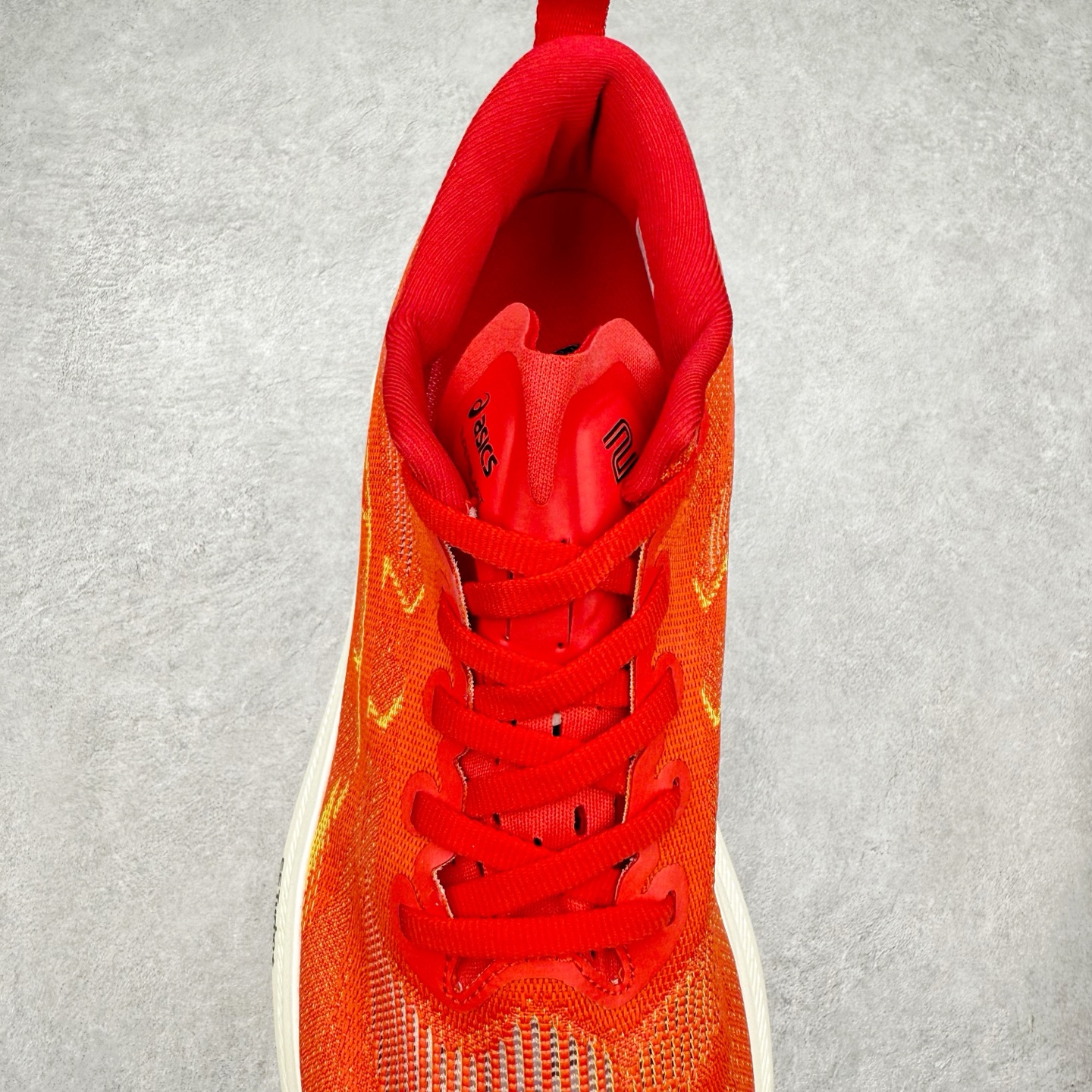 图片[5]-Asics Superblast 2 舒适百搭防滑耐磨低帮跑步鞋 ASICS（亚瑟士）是日本实业家鬼冢喜八郎创立的跑鞋运动品牌，名字想法源自著名的拉丁谚语“AnimaSana In Corpore Sano” ，意为“健全的精神寓于强健的体魄”。正如其名字的含义，ASICS亚瑟士一直坚信保持身体的健康与活力是打造健康快乐的生活方式的最佳途径。亚瑟士的跑鞋、篮球鞋等系列集专业与美貌于一身，拥有极高的热度。2016年，ASICS在“2016年日本最佳全球品牌”排行榜名列第17名。尺码：36 37.5 38 39 40 40.5 41.5 42 42.5 43.5 44 45-选品中心