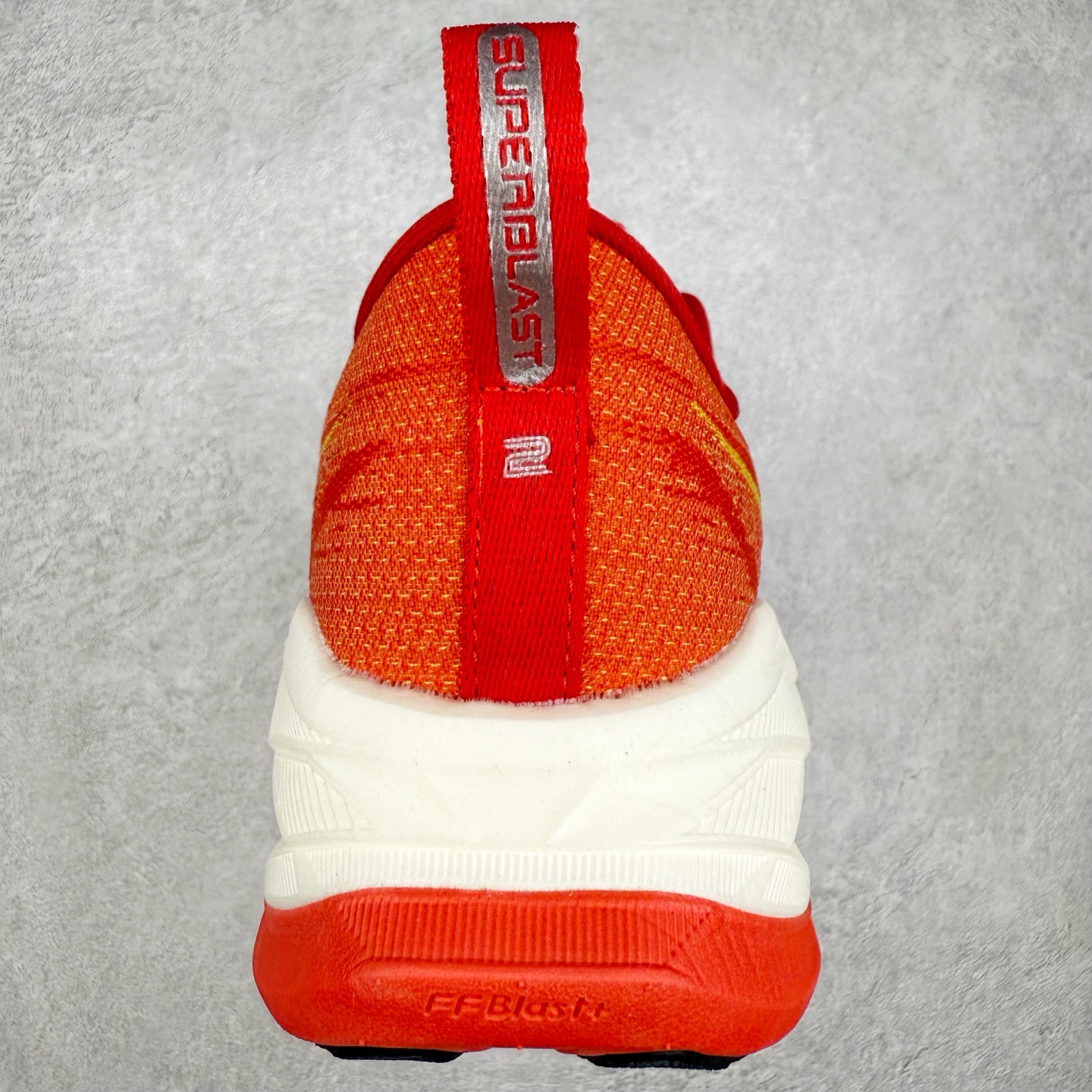 图片[8]-Asics Superblast 2 舒适百搭防滑耐磨低帮跑步鞋 ASICS（亚瑟士）是日本实业家鬼冢喜八郎创立的跑鞋运动品牌，名字想法源自著名的拉丁谚语“AnimaSana In Corpore Sano” ，意为“健全的精神寓于强健的体魄”。正如其名字的含义，ASICS亚瑟士一直坚信保持身体的健康与活力是打造健康快乐的生活方式的最佳途径。亚瑟士的跑鞋、篮球鞋等系列集专业与美貌于一身，拥有极高的热度。2016年，ASICS在“2016年日本最佳全球品牌”排行榜名列第17名。尺码：36 37.5 38 39 40 40.5 41.5 42 42.5 43.5 44 45-选品中心