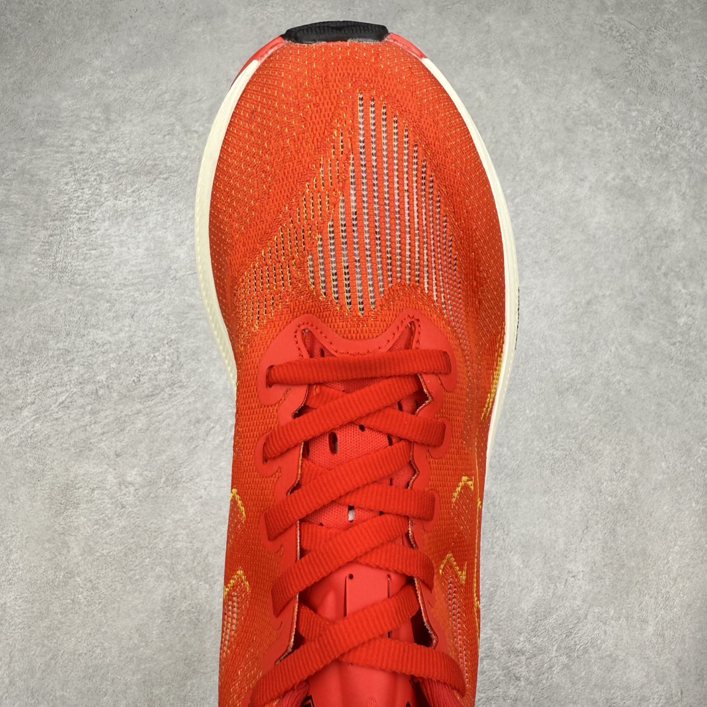 图片[4]-Asics Superblast 2 舒适百搭防滑耐磨低帮跑步鞋 ASICS（亚瑟士）是日本实业家鬼冢喜八郎创立的跑鞋运动品牌，名字想法源自著名的拉丁谚语“AnimaSana In Corpore Sano” ，意为“健全的精神寓于强健的体魄”。正如其名字的含义，ASICS亚瑟士一直坚信保持身体的健康与活力是打造健康快乐的生活方式的最佳途径。亚瑟士的跑鞋、篮球鞋等系列集专业与美貌于一身，拥有极高的热度。2016年，ASICS在“2016年日本最佳全球品牌”排行榜名列第17名。尺码：36 37.5 38 39 40 40.5 41.5 42 42.5 43.5 44 45-选品中心