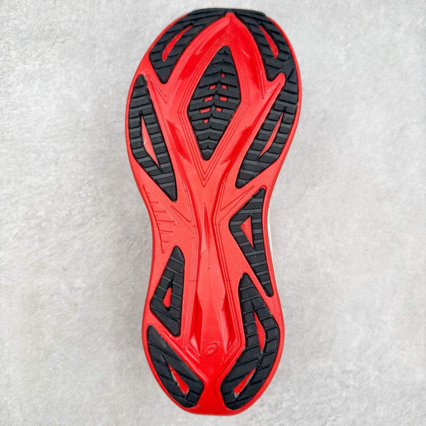 图片[9]-Asics Superblast 2 舒适百搭防滑耐磨低帮跑步鞋 ASICS（亚瑟士）是日本实业家鬼冢喜八郎创立的跑鞋运动品牌，名字想法源自著名的拉丁谚语“AnimaSana In Corpore Sano” ，意为“健全的精神寓于强健的体魄”。正如其名字的含义，ASICS亚瑟士一直坚信保持身体的健康与活力是打造健康快乐的生活方式的最佳途径。亚瑟士的跑鞋、篮球鞋等系列集专业与美貌于一身，拥有极高的热度。2016年，ASICS在“2016年日本最佳全球品牌”排行榜名列第17名。尺码：36 37.5 38 39 40 40.5 41.5 42 42.5 43.5 44 45-选品中心