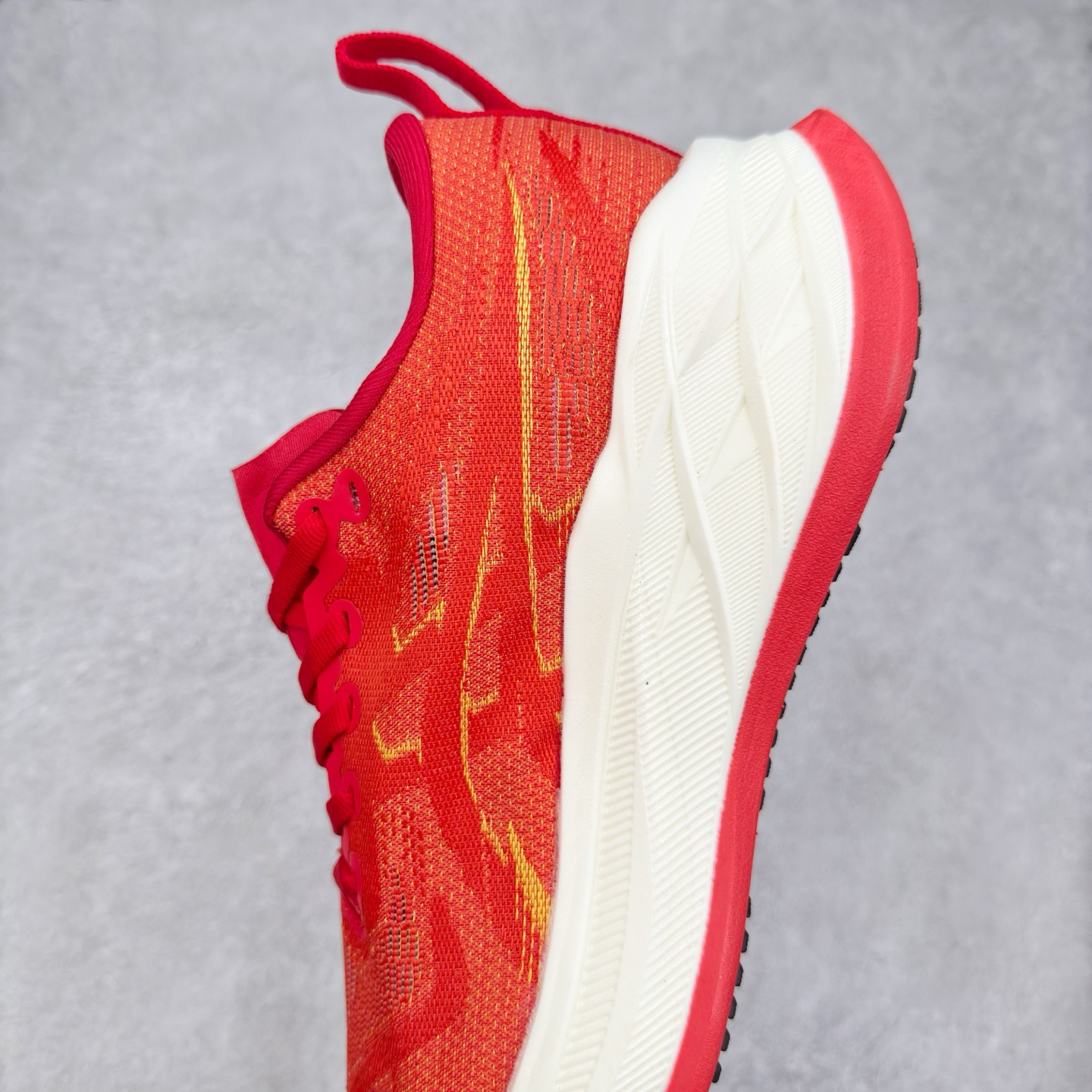 图片[7]-Asics Superblast 2 舒适百搭防滑耐磨低帮跑步鞋 ASICS（亚瑟士）是日本实业家鬼冢喜八郎创立的跑鞋运动品牌，名字想法源自著名的拉丁谚语“AnimaSana In Corpore Sano” ，意为“健全的精神寓于强健的体魄”。正如其名字的含义，ASICS亚瑟士一直坚信保持身体的健康与活力是打造健康快乐的生活方式的最佳途径。亚瑟士的跑鞋、篮球鞋等系列集专业与美貌于一身，拥有极高的热度。2016年，ASICS在“2016年日本最佳全球品牌”排行榜名列第17名。尺码：36 37.5 38 39 40 40.5 41.5 42 42.5 43.5 44 45-选品中心