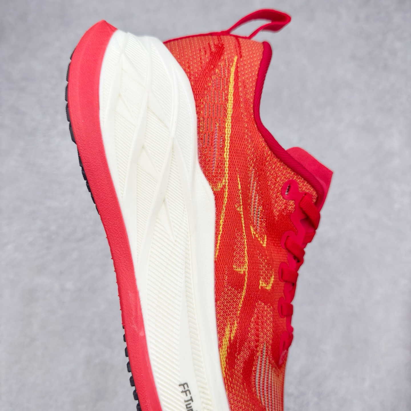 图片[6]-Asics Superblast 2 舒适百搭防滑耐磨低帮跑步鞋 ASICS（亚瑟士）是日本实业家鬼冢喜八郎创立的跑鞋运动品牌，名字想法源自著名的拉丁谚语“AnimaSana In Corpore Sano” ，意为“健全的精神寓于强健的体魄”。正如其名字的含义，ASICS亚瑟士一直坚信保持身体的健康与活力是打造健康快乐的生活方式的最佳途径。亚瑟士的跑鞋、篮球鞋等系列集专业与美貌于一身，拥有极高的热度。2016年，ASICS在“2016年日本最佳全球品牌”排行榜名列第17名。尺码：36 37.5 38 39 40 40.5 41.5 42 42.5 43.5 44 45-选品中心