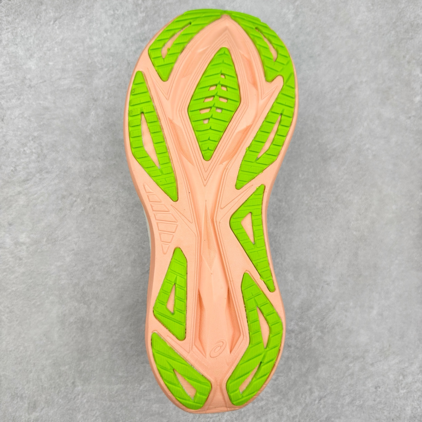 图片[9]-Asics Superblast 2 舒适百搭防滑耐磨低帮跑步鞋 ASICS（亚瑟士）是日本实业家鬼冢喜八郎创立的跑鞋运动品牌，名字想法源自著名的拉丁谚语“AnimaSana In Corpore Sano” ，意为“健全的精神寓于强健的体魄”。正如其名字的含义，ASICS亚瑟士一直坚信保持身体的健康与活力是打造健康快乐的生活方式的最佳途径。亚瑟士的跑鞋、篮球鞋等系列集专业与美貌于一身，拥有极高的热度。2016年，ASICS在“2016年日本最佳全球品牌”排行榜名列第17名。尺码：36 37.5 38 39 40 40.5 41.5 42 42.5 43.5 44 45-选品中心