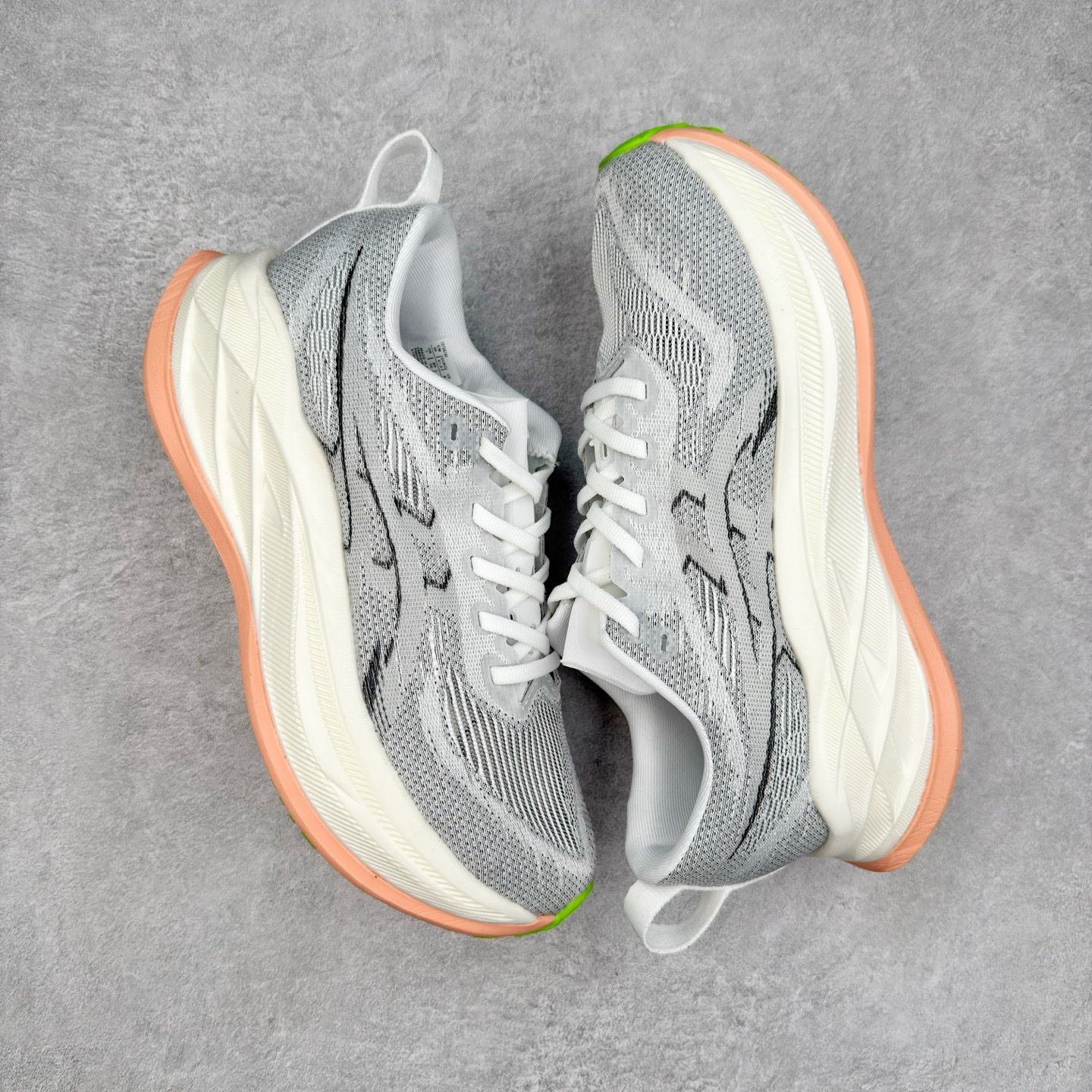 图片[3]-Asics Superblast 2 舒适百搭防滑耐磨低帮跑步鞋 ASICS（亚瑟士）是日本实业家鬼冢喜八郎创立的跑鞋运动品牌，名字想法源自著名的拉丁谚语“AnimaSana In Corpore Sano” ，意为“健全的精神寓于强健的体魄”。正如其名字的含义，ASICS亚瑟士一直坚信保持身体的健康与活力是打造健康快乐的生活方式的最佳途径。亚瑟士的跑鞋、篮球鞋等系列集专业与美貌于一身，拥有极高的热度。2016年，ASICS在“2016年日本最佳全球品牌”排行榜名列第17名。尺码：36 37.5 38 39 40 40.5 41.5 42 42.5 43.5 44 45-选品中心