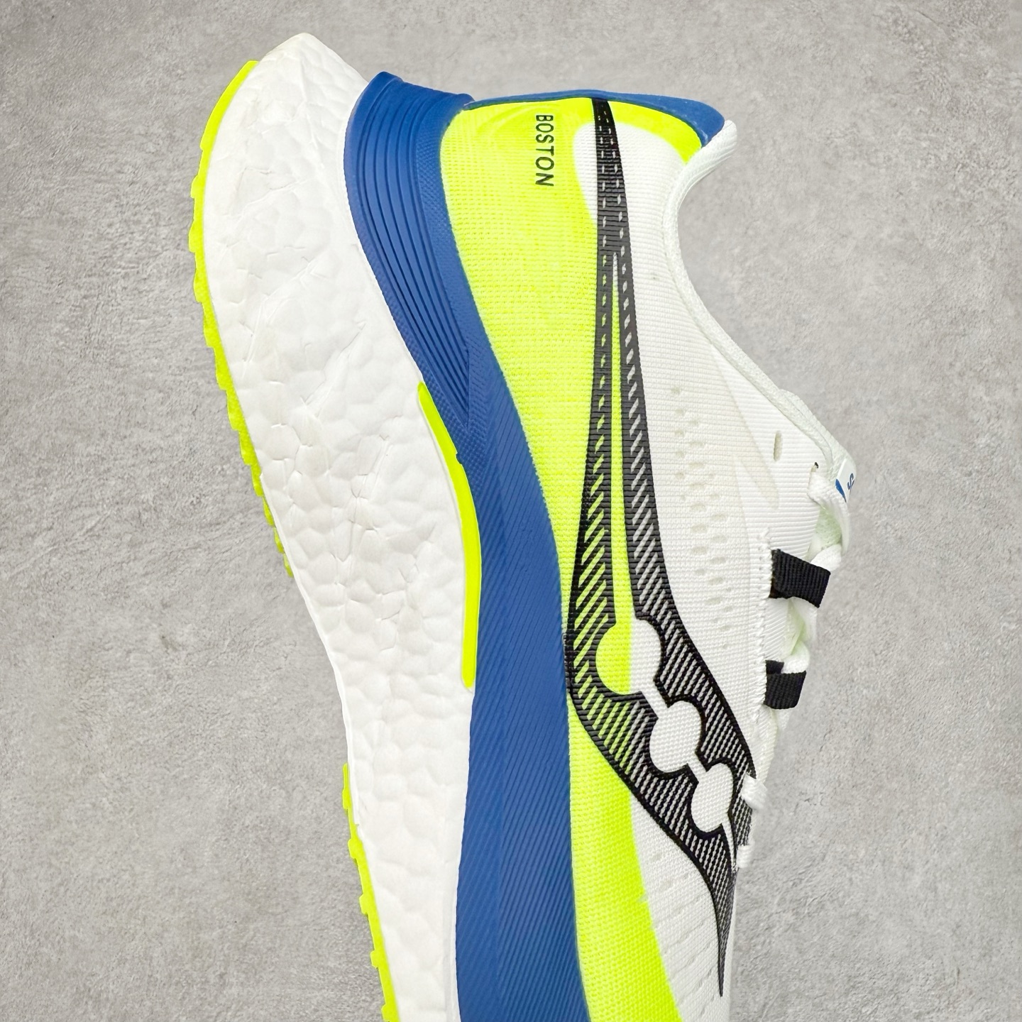 图片[6]-Saucony 索康尼ENDORPHIN Pro 啡速4 男女马拉松运动跑鞋 性能相比前几代再升级：鞋面采用全新升级的工学网设计 贴合脚部更透气 中底部分使用最新的PWRRUN+材质 搭配PWRRUN+鞋垫使中底的大幅加厚 10mm坡差进一步提供缓震、回弹性能 内底则采用了FORMFIT动态适应系统 动态契合脚型 提升包裹性和舒适性 提供更卓越的动态回馈体验 XT-900橡胶大底 可提供良好的抓地力和较强抗磨性能 尺码：36 36.5 37.5 38 38.5 39 40 40.5 41 42 42.5 43 44 44.5 45-选品中心