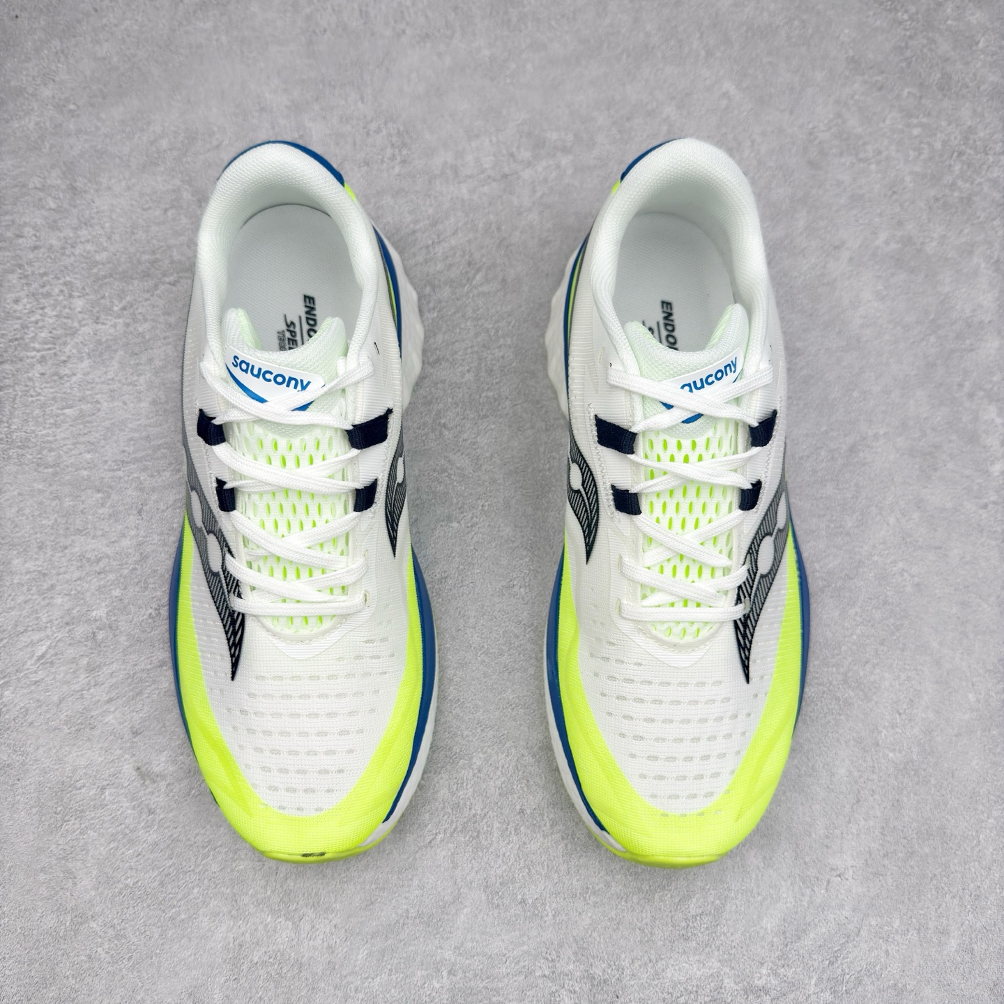 图片[2]-Saucony 索康尼ENDORPHIN Pro 啡速4 男女马拉松运动跑鞋 性能相比前几代再升级：鞋面采用全新升级的工学网设计 贴合脚部更透气 中底部分使用最新的PWRRUN+材质 搭配PWRRUN+鞋垫使中底的大幅加厚 10mm坡差进一步提供缓震、回弹性能 内底则采用了FORMFIT动态适应系统 动态契合脚型 提升包裹性和舒适性 提供更卓越的动态回馈体验 XT-900橡胶大底 可提供良好的抓地力和较强抗磨性能 尺码：36 36.5 37.5 38 38.5 39 40 40.5 41 42 42.5 43 44 44.5 45-选品中心