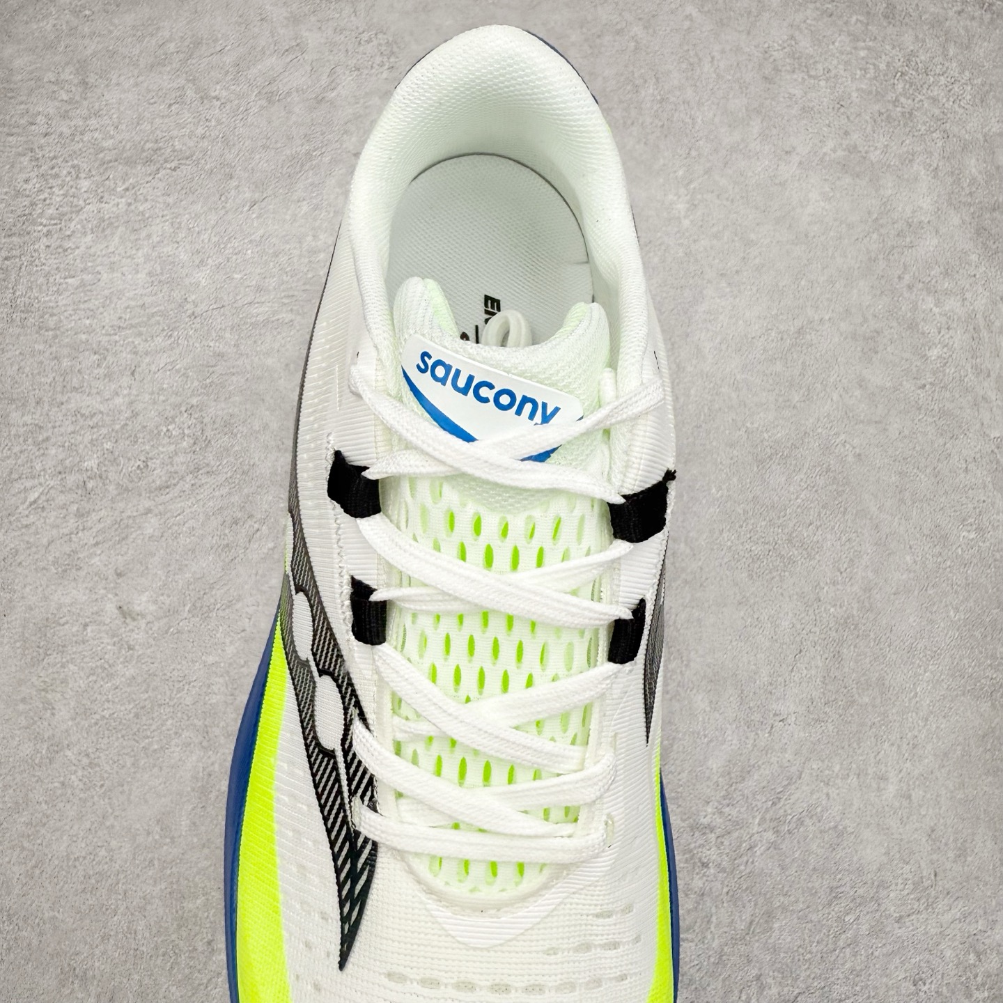 图片[5]-Saucony 索康尼ENDORPHIN Pro 啡速4 男女马拉松运动跑鞋 性能相比前几代再升级：鞋面采用全新升级的工学网设计 贴合脚部更透气 中底部分使用最新的PWRRUN+材质 搭配PWRRUN+鞋垫使中底的大幅加厚 10mm坡差进一步提供缓震、回弹性能 内底则采用了FORMFIT动态适应系统 动态契合脚型 提升包裹性和舒适性 提供更卓越的动态回馈体验 XT-900橡胶大底 可提供良好的抓地力和较强抗磨性能 尺码：36 36.5 37.5 38 38.5 39 40 40.5 41 42 42.5 43 44 44.5 45-选品中心