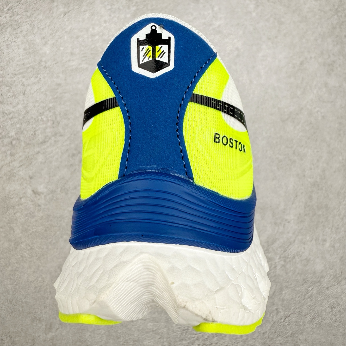 图片[8]-Saucony 索康尼ENDORPHIN Pro 啡速4 男女马拉松运动跑鞋 性能相比前几代再升级：鞋面采用全新升级的工学网设计 贴合脚部更透气 中底部分使用最新的PWRRUN+材质 搭配PWRRUN+鞋垫使中底的大幅加厚 10mm坡差进一步提供缓震、回弹性能 内底则采用了FORMFIT动态适应系统 动态契合脚型 提升包裹性和舒适性 提供更卓越的动态回馈体验 XT-900橡胶大底 可提供良好的抓地力和较强抗磨性能 尺码：36 36.5 37.5 38 38.5 39 40 40.5 41 42 42.5 43 44 44.5 45-选品中心