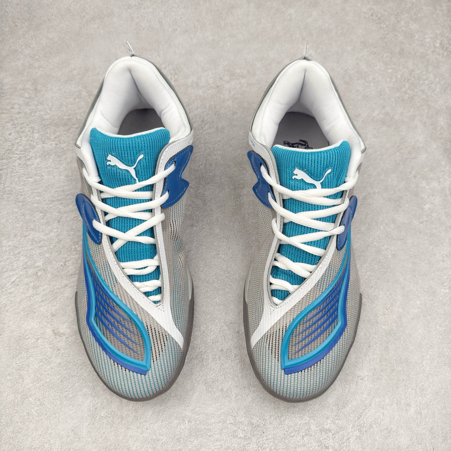 图片[2]-PUMA All-Pro Nitro PE 彪马亨德森签名减震防滑 低帮实战篮球鞋 全新Scoot Zeros签名战靴以斯库特·亨德森所一直遵循的人生箴言“O.D.D（Overly Determined to Dominate）”也作为设计的主要灵感概念，承载着斯库特·亨德森对于赛场以及未来人生的“终极方案” —— 决意主宰。球鞋整体设计充满凌厉感。鞋面以及外底前侧上翻均采用锯齿形状进行处理，而经典的PUMA Formstrip 跑道logo也在边缘辅以锯齿火焰纹进行勾勒，象征着斯库特·亨德森的强力球风。科技配置层面，Scoot Zeros中底则采用PUMA经典的高回弹PROFOAM EVA 材料进行加持，减缓落地冲击并适配球员的强爆发力属性。鞋身两侧经加固的Formstrip跑道Logo不仅是设计元素，也带来强力的锁定支撑。外底则采用高强度实色防滑橡胶，并采用加深的锯齿纹路设计。同时外底在前掌内外则的上翻处理，进一步在极限运动情景下保持高稳定性和支撑性。尺码：40 40.5 41 42 42.5 43 44 44.5 45 46-选品中心