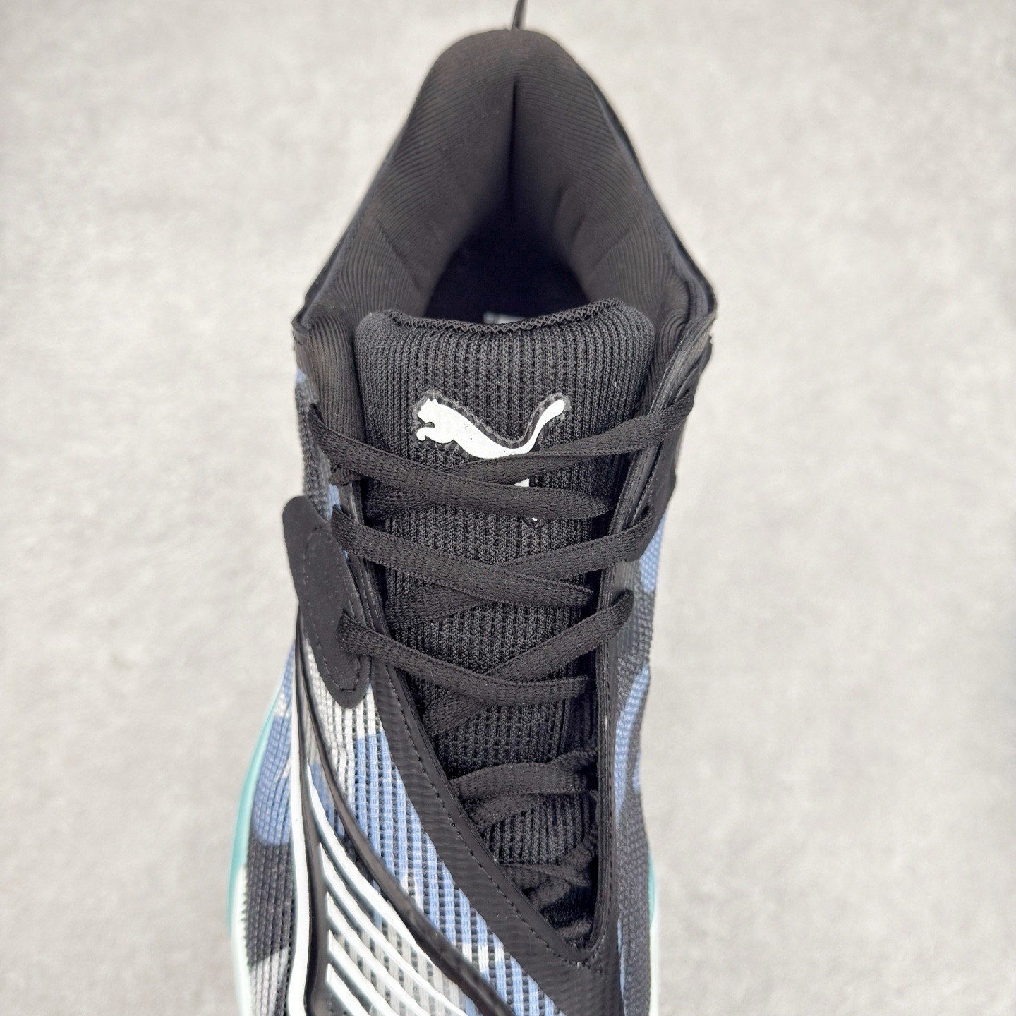 图片[5]-PUMA All-Pro Nitro PE 彪马亨德森签名减震防滑 低帮实战篮球鞋 全新Scoot Zeros签名战靴以斯库特·亨德森所一直遵循的人生箴言“O.D.D（Overly Determined to Dominate）”也作为设计的主要灵感概念，承载着斯库特·亨德森对于赛场以及未来人生的“终极方案” —— 决意主宰。球鞋整体设计充满凌厉感。鞋面以及外底前侧上翻均采用锯齿形状进行处理，而经典的PUMA Formstrip 跑道logo也在边缘辅以锯齿火焰纹进行勾勒，象征着斯库特·亨德森的强力球风。科技配置层面，Scoot Zeros中底则采用PUMA经典的高回弹PROFOAM EVA 材料进行加持，减缓落地冲击并适配球员的强爆发力属性。鞋身两侧经加固的Formstrip跑道Logo不仅是设计元素，也带来强力的锁定支撑。外底则采用高强度实色防滑橡胶，并采用加深的锯齿纹路设计。同时外底在前掌内外则的上翻处理，进一步在极限运动情景下保持高稳定性和支撑性。尺码：40 40.5 41 42 42.5 43 44 44.5 45 46-选品中心