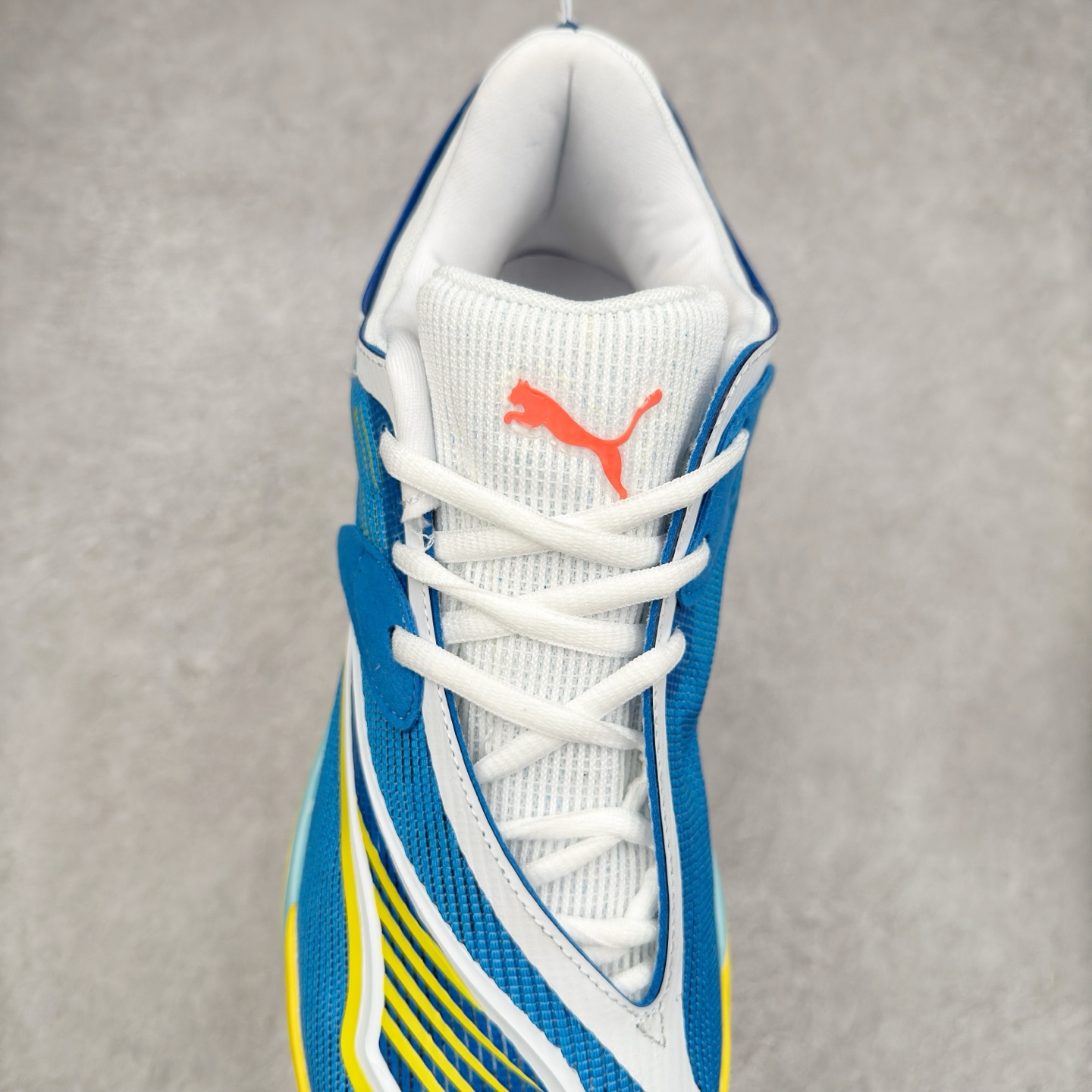 图片[5]-PUMA All-Pro Nitro PE 彪马亨德森签名减震防滑 低帮实战篮球鞋 全新Scoot Zeros签名战靴以斯库特·亨德森所一直遵循的人生箴言“O.D.D（Overly Determined to Dominate）”也作为设计的主要灵感概念，承载着斯库特·亨德森对于赛场以及未来人生的“终极方案” —— 决意主宰。球鞋整体设计充满凌厉感。鞋面以及外底前侧上翻均采用锯齿形状进行处理，而经典的PUMA Formstrip 跑道logo也在边缘辅以锯齿火焰纹进行勾勒，象征着斯库特·亨德森的强力球风。科技配置层面，Scoot Zeros中底则采用PUMA经典的高回弹PROFOAM EVA 材料进行加持，减缓落地冲击并适配球员的强爆发力属性。鞋身两侧经加固的Formstrip跑道Logo不仅是设计元素，也带来强力的锁定支撑。外底则采用高强度实色防滑橡胶，并采用加深的锯齿纹路设计。同时外底在前掌内外则的上翻处理，进一步在极限运动情景下保持高稳定性和支撑性。尺码：40 40.5 41 42 42.5 43 44 44.5 45 46-选品中心