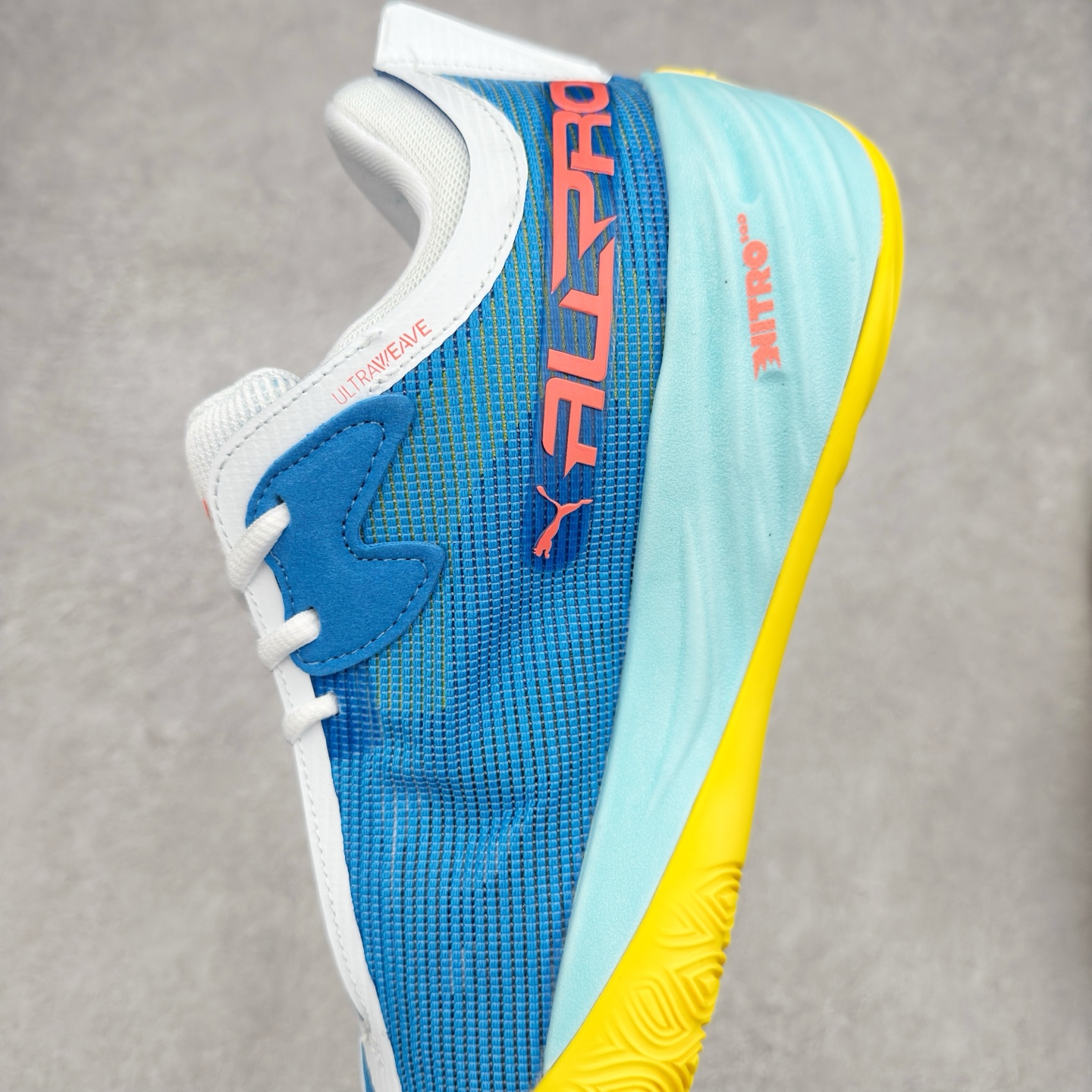 图片[7]-PUMA All-Pro Nitro PE 彪马亨德森签名减震防滑 低帮实战篮球鞋 全新Scoot Zeros签名战靴以斯库特·亨德森所一直遵循的人生箴言“O.D.D（Overly Determined to Dominate）”也作为设计的主要灵感概念，承载着斯库特·亨德森对于赛场以及未来人生的“终极方案” —— 决意主宰。球鞋整体设计充满凌厉感。鞋面以及外底前侧上翻均采用锯齿形状进行处理，而经典的PUMA Formstrip 跑道logo也在边缘辅以锯齿火焰纹进行勾勒，象征着斯库特·亨德森的强力球风。科技配置层面，Scoot Zeros中底则采用PUMA经典的高回弹PROFOAM EVA 材料进行加持，减缓落地冲击并适配球员的强爆发力属性。鞋身两侧经加固的Formstrip跑道Logo不仅是设计元素，也带来强力的锁定支撑。外底则采用高强度实色防滑橡胶，并采用加深的锯齿纹路设计。同时外底在前掌内外则的上翻处理，进一步在极限运动情景下保持高稳定性和支撑性。尺码：40 40.5 41 42 42.5 43 44 44.5 45 46-选品中心