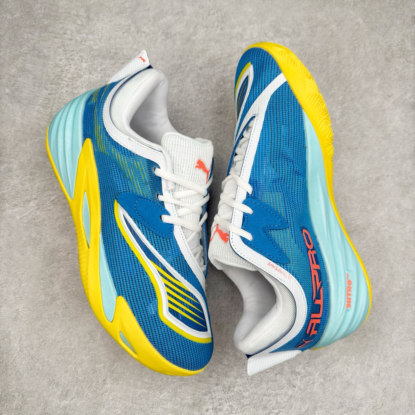 图片[3]-PUMA All-Pro Nitro PE 彪马亨德森签名减震防滑 低帮实战篮球鞋 全新Scoot Zeros签名战靴以斯库特·亨德森所一直遵循的人生箴言“O.D.D（Overly Determined to Dominate）”也作为设计的主要灵感概念，承载着斯库特·亨德森对于赛场以及未来人生的“终极方案” —— 决意主宰。球鞋整体设计充满凌厉感。鞋面以及外底前侧上翻均采用锯齿形状进行处理，而经典的PUMA Formstrip 跑道logo也在边缘辅以锯齿火焰纹进行勾勒，象征着斯库特·亨德森的强力球风。科技配置层面，Scoot Zeros中底则采用PUMA经典的高回弹PROFOAM EVA 材料进行加持，减缓落地冲击并适配球员的强爆发力属性。鞋身两侧经加固的Formstrip跑道Logo不仅是设计元素，也带来强力的锁定支撑。外底则采用高强度实色防滑橡胶，并采用加深的锯齿纹路设计。同时外底在前掌内外则的上翻处理，进一步在极限运动情景下保持高稳定性和支撑性。尺码：40 40.5 41 42 42.5 43 44 44.5 45 46-选品中心