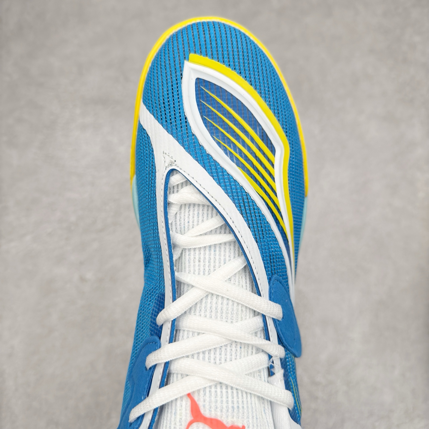 图片[4]-PUMA All-Pro Nitro PE 彪马亨德森签名减震防滑 低帮实战篮球鞋 全新Scoot Zeros签名战靴以斯库特·亨德森所一直遵循的人生箴言“O.D.D（Overly Determined to Dominate）”也作为设计的主要灵感概念，承载着斯库特·亨德森对于赛场以及未来人生的“终极方案” —— 决意主宰。球鞋整体设计充满凌厉感。鞋面以及外底前侧上翻均采用锯齿形状进行处理，而经典的PUMA Formstrip 跑道logo也在边缘辅以锯齿火焰纹进行勾勒，象征着斯库特·亨德森的强力球风。科技配置层面，Scoot Zeros中底则采用PUMA经典的高回弹PROFOAM EVA 材料进行加持，减缓落地冲击并适配球员的强爆发力属性。鞋身两侧经加固的Formstrip跑道Logo不仅是设计元素，也带来强力的锁定支撑。外底则采用高强度实色防滑橡胶，并采用加深的锯齿纹路设计。同时外底在前掌内外则的上翻处理，进一步在极限运动情景下保持高稳定性和支撑性。尺码：40 40.5 41 42 42.5 43 44 44.5 45 46-选品中心