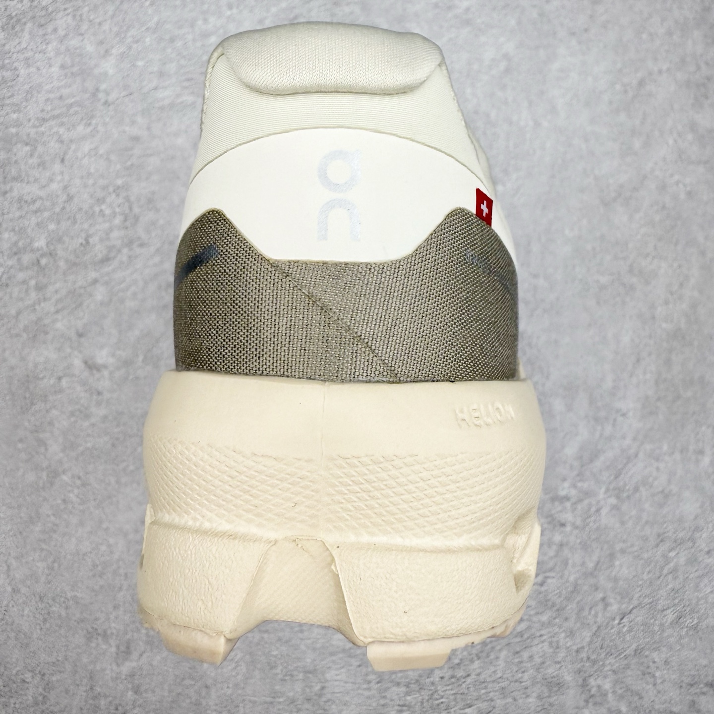 图片[8]-On昂跑 Cloudsurfer Next Wolf Honeydew 柔软舒适防滑耐磨低帮休闲跑步鞋 昂跑运动品牌 开创于2010年 缓震着陆、强效回弹、轻柔质感的设计构思始终是ON研制关键 与此同时基于“为全球提供革新性的跑步感受”信念 陆续推出了多款跑鞋及其以专业运动人体跑步工程学为设计关键的功能性跑步服饰设备 让跑者不费力气地畅快畅跑 尺码：36 36.5 37.5 38 38.5 39 40 40.5 41 42 42.5 43 44 44.5 45-选品中心