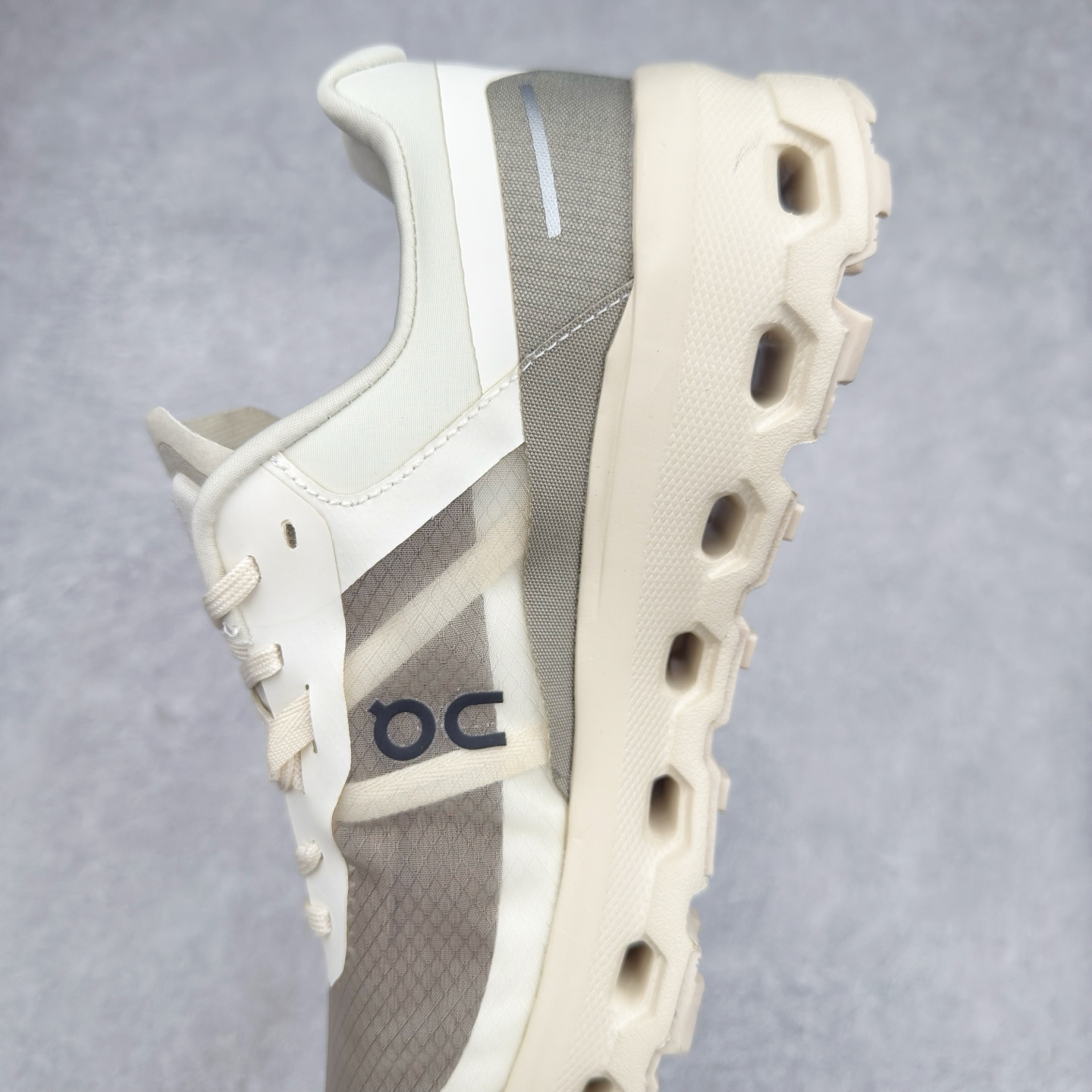 图片[7]-On昂跑 Cloudsurfer Next Wolf Honeydew 柔软舒适防滑耐磨低帮休闲跑步鞋 昂跑运动品牌 开创于2010年 缓震着陆、强效回弹、轻柔质感的设计构思始终是ON研制关键 与此同时基于“为全球提供革新性的跑步感受”信念 陆续推出了多款跑鞋及其以专业运动人体跑步工程学为设计关键的功能性跑步服饰设备 让跑者不费力气地畅快畅跑 尺码：36 36.5 37.5 38 38.5 39 40 40.5 41 42 42.5 43 44 44.5 45-选品中心