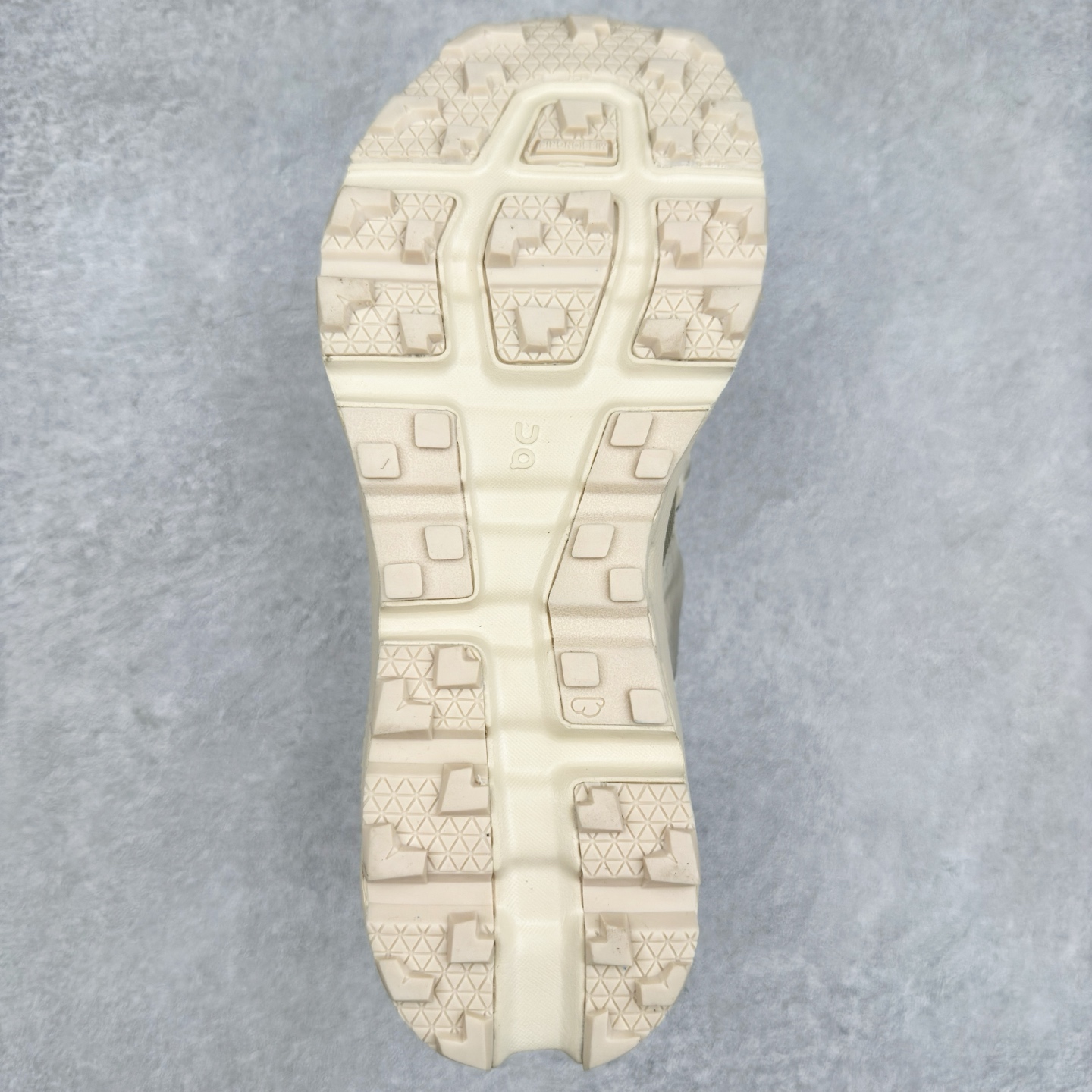 图片[9]-On昂跑 Cloudsurfer Next Wolf Honeydew 柔软舒适防滑耐磨低帮休闲跑步鞋 昂跑运动品牌 开创于2010年 缓震着陆、强效回弹、轻柔质感的设计构思始终是ON研制关键 与此同时基于“为全球提供革新性的跑步感受”信念 陆续推出了多款跑鞋及其以专业运动人体跑步工程学为设计关键的功能性跑步服饰设备 让跑者不费力气地畅快畅跑 尺码：36 36.5 37.5 38 38.5 39 40 40.5 41 42 42.5 43 44 44.5 45-选品中心