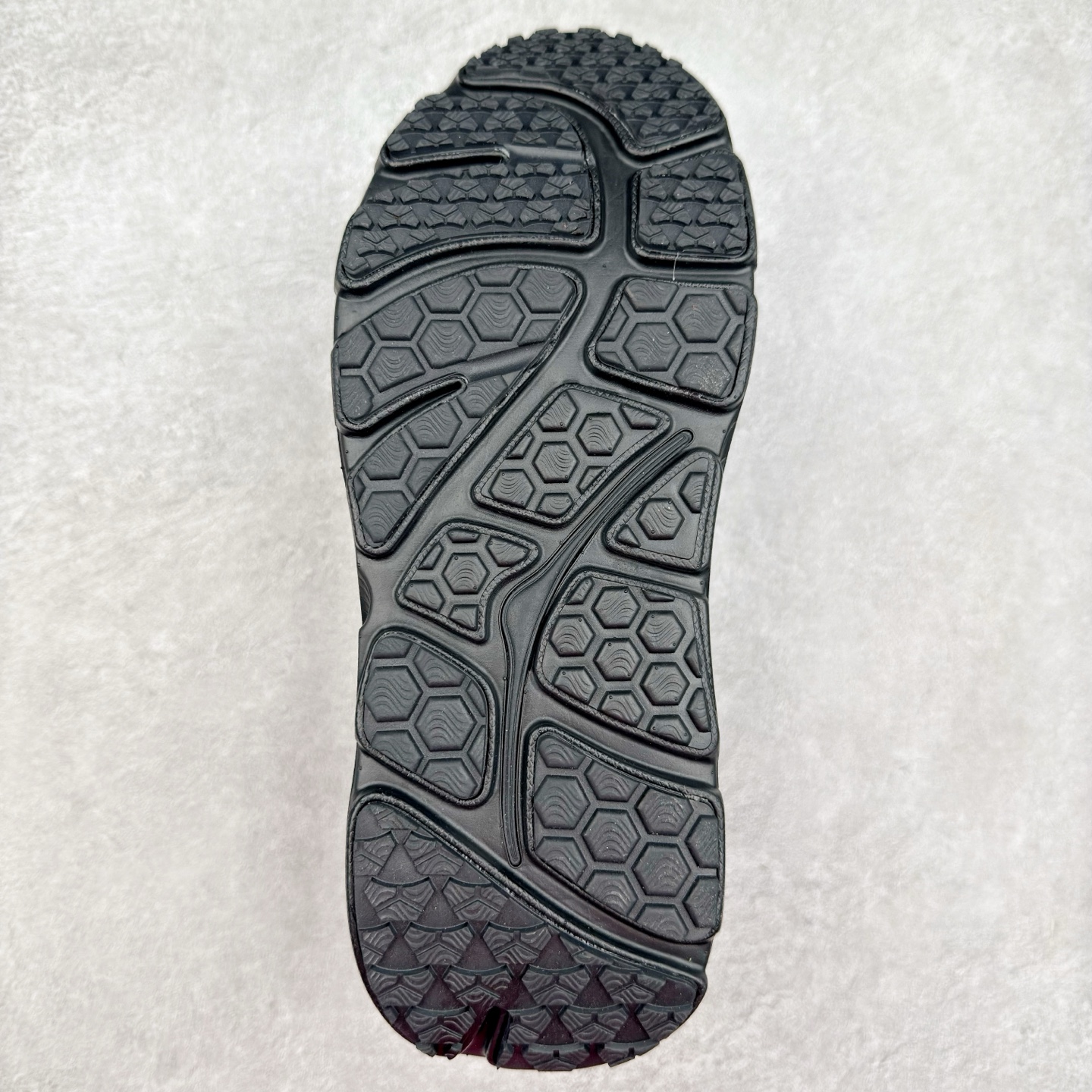 图片[9]-HOKA ONE ONE Bondi B3 LS 运动舒适低帮跑步鞋 男女同款 HOKA ONE ONE是来自美国的跑步鞋知名品牌，创立于2009年，始终致力于为所有跑者提供更新、更好的跑步装备。相比常规跑鞋，HOKA ONE ONE特别研发使用性能独特的几何形跑鞋中底，此种鞋底更厚、更高、回弹性也更好，除了卓越的缓冲性能，它还能为各种阶段的跑者带来更具动感、更加稳定的跑步体验。HOKAONE ONE从设计之初就清楚意识到，要保证跑者步幅的均匀一致，双脚自然而然的运动至关重要。实拍调校N版已经零色差零失真 百分百还原实物色彩所见即所得 不存在货不对板色差等低级问题 选购参考实物拍摄 不混卖不参货 只用心做好货严格选品 承诺混一赔十 尺码：36 36.5 37.5 38 38.5 39 40 40.5 41 42 42.5 43 44 44.5 45-选品中心