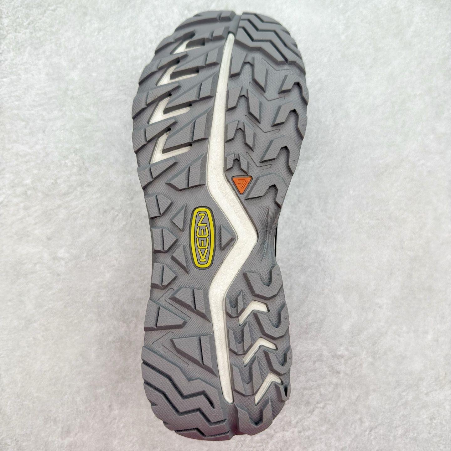 图片[9]-KEEN VERSACORE SPEED 科恩圆头耐磨透气低帮户外舒适登山徒步鞋 KEEN诞生于2003年的美国人气户外品牌，以一双“保护脚趾”且能涉足水域的户外凉鞋NEWPORT诞生为契机，开启原创制鞋之路。KEEN相信，天空之下即是户外，因为户外不一定是极具挑战性的独自冒险，也可以是与朋友、家人和宠物一同分享外面的世界。同时，KEEN从诞生之初便始终贯彻环保制鞋的理念，不断创造出优秀的原创奇履。脚踏实地，致力向善。我们想和世界产生更多交集为世界减少更多负担，和你趣户外、趣做自己、趣环保让地球和生活都变得更美好。尺码：36 36.5 37.5 38 38.5 39 40 40.5 41 42 42.5 43 44 44.5 45-选品中心