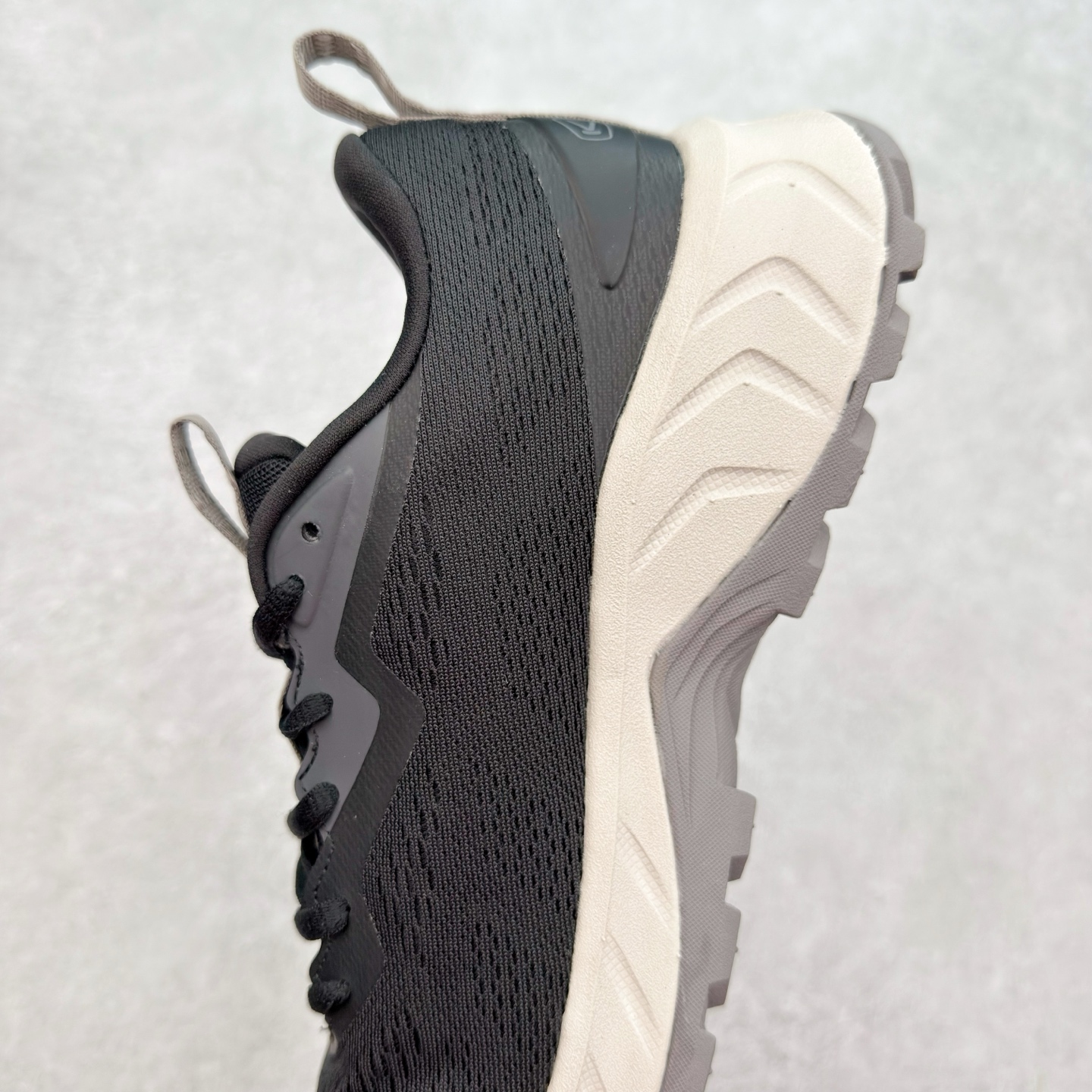 图片[7]-KEEN VERSACORE SPEED 科恩圆头耐磨透气低帮户外舒适登山徒步鞋 KEEN诞生于2003年的美国人气户外品牌，以一双“保护脚趾”且能涉足水域的户外凉鞋NEWPORT诞生为契机，开启原创制鞋之路。KEEN相信，天空之下即是户外，因为户外不一定是极具挑战性的独自冒险，也可以是与朋友、家人和宠物一同分享外面的世界。同时，KEEN从诞生之初便始终贯彻环保制鞋的理念，不断创造出优秀的原创奇履。脚踏实地，致力向善。我们想和世界产生更多交集为世界减少更多负担，和你趣户外、趣做自己、趣环保让地球和生活都变得更美好。尺码：36 36.5 37.5 38 38.5 39 40 40.5 41 42 42.5 43 44 44.5 45-选品中心