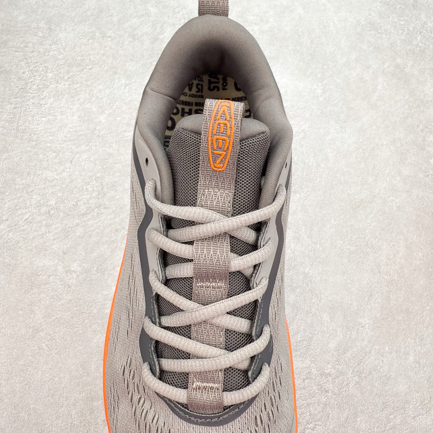 图片[5]-KEEN VERSACORE SPEED 科恩圆头耐磨透气低帮户外舒适登山徒步鞋 KEEN诞生于2003年的美国人气户外品牌，以一双“保护脚趾”且能涉足水域的户外凉鞋NEWPORT诞生为契机，开启原创制鞋之路。KEEN相信，天空之下即是户外，因为户外不一定是极具挑战性的独自冒险，也可以是与朋友、家人和宠物一同分享外面的世界。同时，KEEN从诞生之初便始终贯彻环保制鞋的理念，不断创造出优秀的原创奇履。脚踏实地，致力向善。我们想和世界产生更多交集为世界减少更多负担，和你趣户外、趣做自己、趣环保让地球和生活都变得更美好。尺码：36 36.5 37.5 38 38.5 39 40 40.5 41 42 42.5 43 44 44.5 45-选品中心