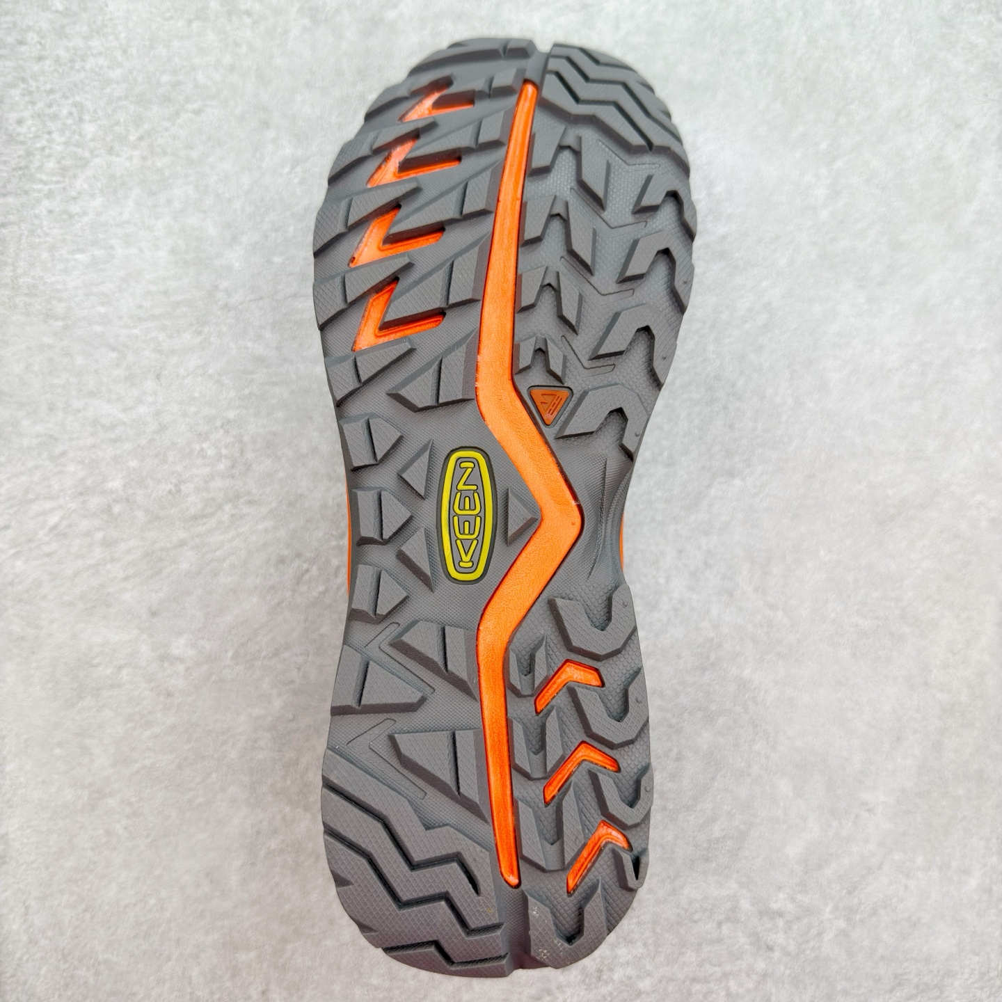 图片[9]-KEEN VERSACORE SPEED 科恩圆头耐磨透气低帮户外舒适登山徒步鞋 KEEN诞生于2003年的美国人气户外品牌，以一双“保护脚趾”且能涉足水域的户外凉鞋NEWPORT诞生为契机，开启原创制鞋之路。KEEN相信，天空之下即是户外，因为户外不一定是极具挑战性的独自冒险，也可以是与朋友、家人和宠物一同分享外面的世界。同时，KEEN从诞生之初便始终贯彻环保制鞋的理念，不断创造出优秀的原创奇履。脚踏实地，致力向善。我们想和世界产生更多交集为世界减少更多负担，和你趣户外、趣做自己、趣环保让地球和生活都变得更美好。尺码：36 36.5 37.5 38 38.5 39 40 40.5 41 42 42.5 43 44 44.5 45-选品中心