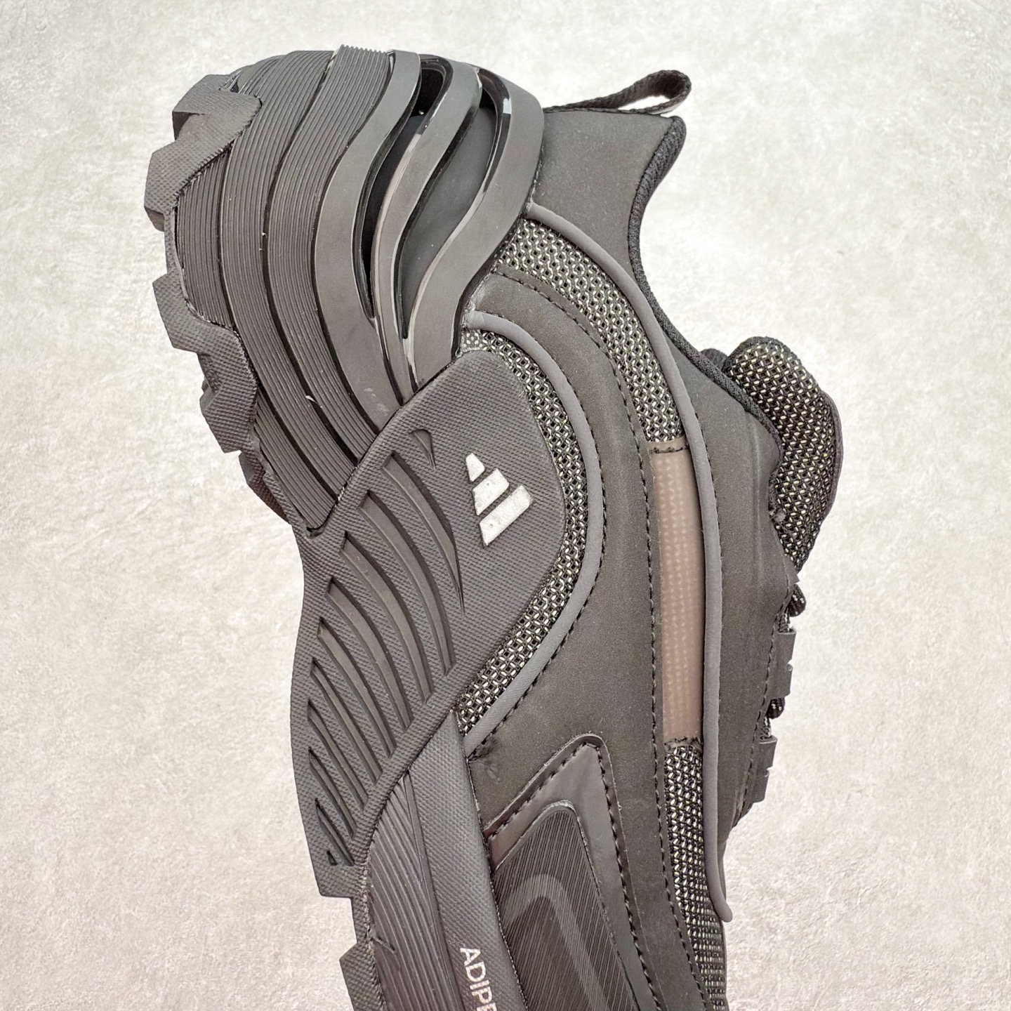 图片[6]-AD Wonder Runner Turbo FOS系列舒适百搭防滑耐磨低帮跑步鞋 厚底增高 机甲旋风老爹鞋外观超酷炫，上脚瞬间时尚感拉满 ADIPRENE+科技的鞋底，走路时软软弹弹，缓震效果一流 鞋面材质透气又舒适，穿一天也不觉得闷。尺码： 36 36⅔ 37⅓ 38 38⅔ 39⅓ 40 40⅔ 41⅓ 42 42⅔ 43⅓ 44 45-选品中心