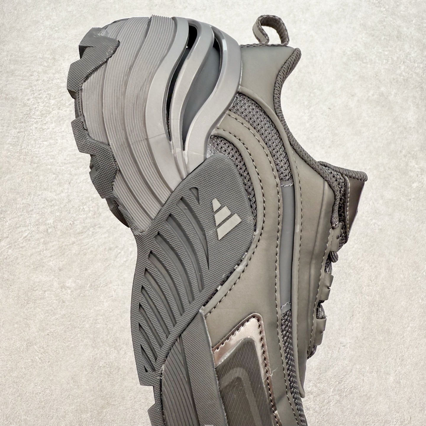 图片[6]-AD Wonder Runner Turbo FOS系列舒适百搭防滑耐磨低帮跑步鞋 厚底增高 机甲旋风老爹鞋外观超酷炫，上脚瞬间时尚感拉满 ADIPRENE+科技的鞋底，走路时软软弹弹，缓震效果一流 鞋面材质透气又舒适，穿一天也不觉得闷。尺码： 36 36⅔ 37⅓ 38 38⅔ 39⅓ 40 40⅔ 41⅓ 42 42⅔ 43⅓ 44 45-选品中心