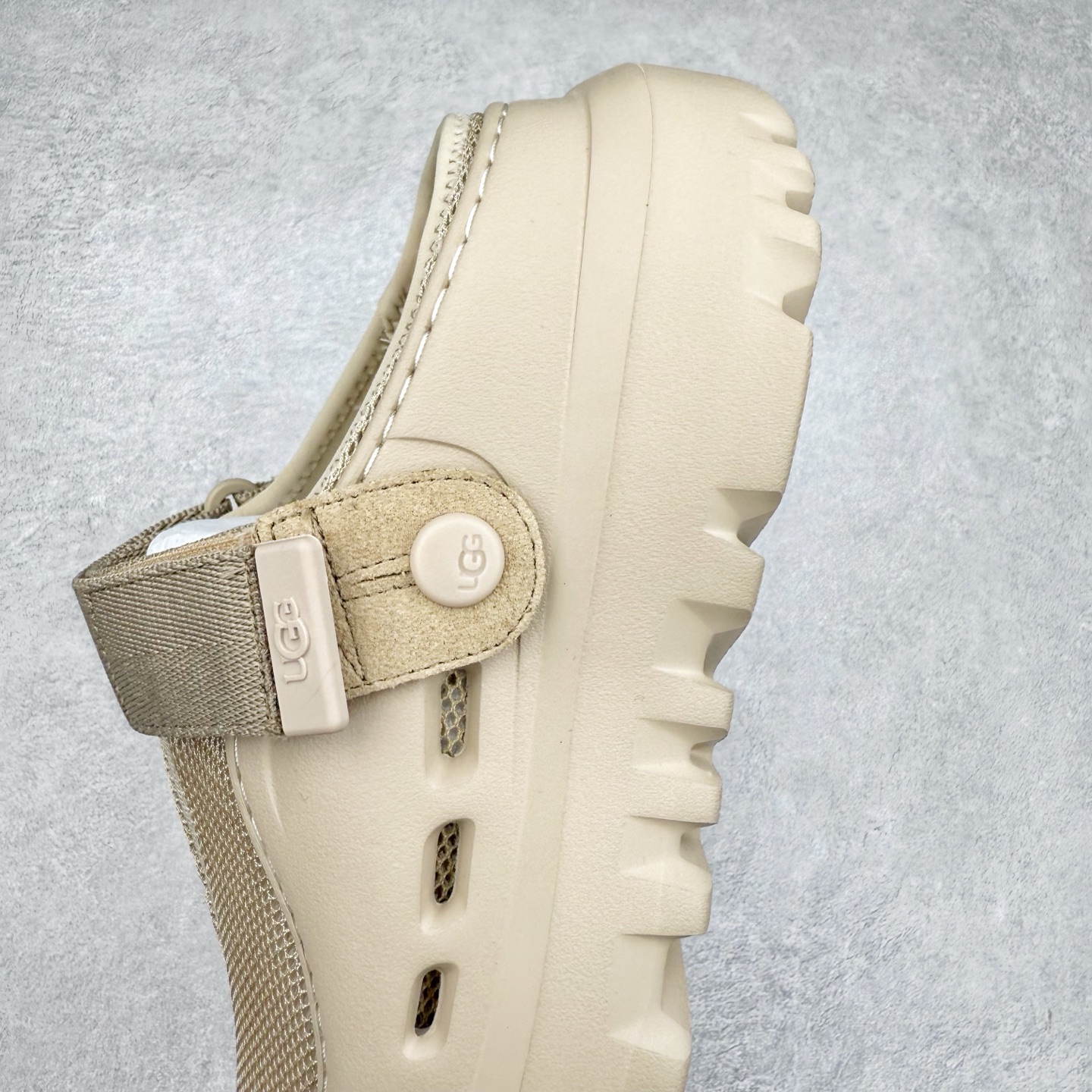 图片[7]-＃SP原厂 UGG 5188 Tasman Lug 绒面革圆头轻盈低帮生活休闲鞋凉鞋 全鞋采用ZP同厂 隆丰A级澳洲进口羊皮毛一体 品牌代工厂生产线 完全遵循ZP工艺流程 代工厂原厂版师 秉承无原鞋不开发选择 注重每一处细节 市面最正版型 TREADLITE\\\”轻翼\\\”科技外底 轻便/耐用/柔韧/桩型【售后郑重承诺】一个月内若出现重大脱胶/断底等质量问题 直接为您换新！尺码：35 36 37 38 39 40-选品中心