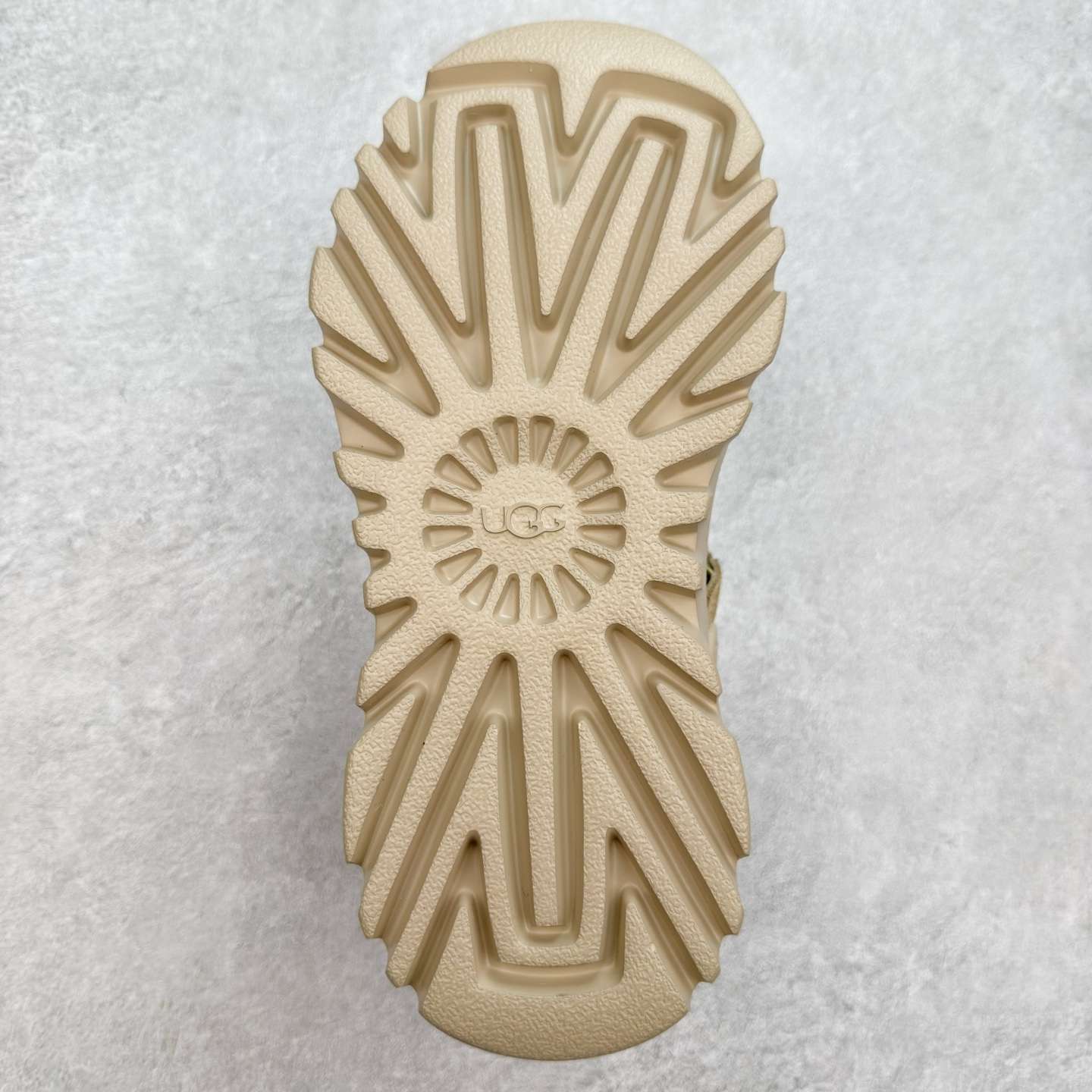 图片[9]-＃SP原厂 UGG 5188 Tasman Lug 绒面革圆头轻盈低帮生活休闲鞋凉鞋 全鞋采用ZP同厂 隆丰A级澳洲进口羊皮毛一体 品牌代工厂生产线 完全遵循ZP工艺流程 代工厂原厂版师 秉承无原鞋不开发选择 注重每一处细节 市面最正版型 TREADLITE\\\”轻翼\\\”科技外底 轻便/耐用/柔韧/桩型【售后郑重承诺】一个月内若出现重大脱胶/断底等质量问题 直接为您换新！尺码：35 36 37 38 39 40-选品中心