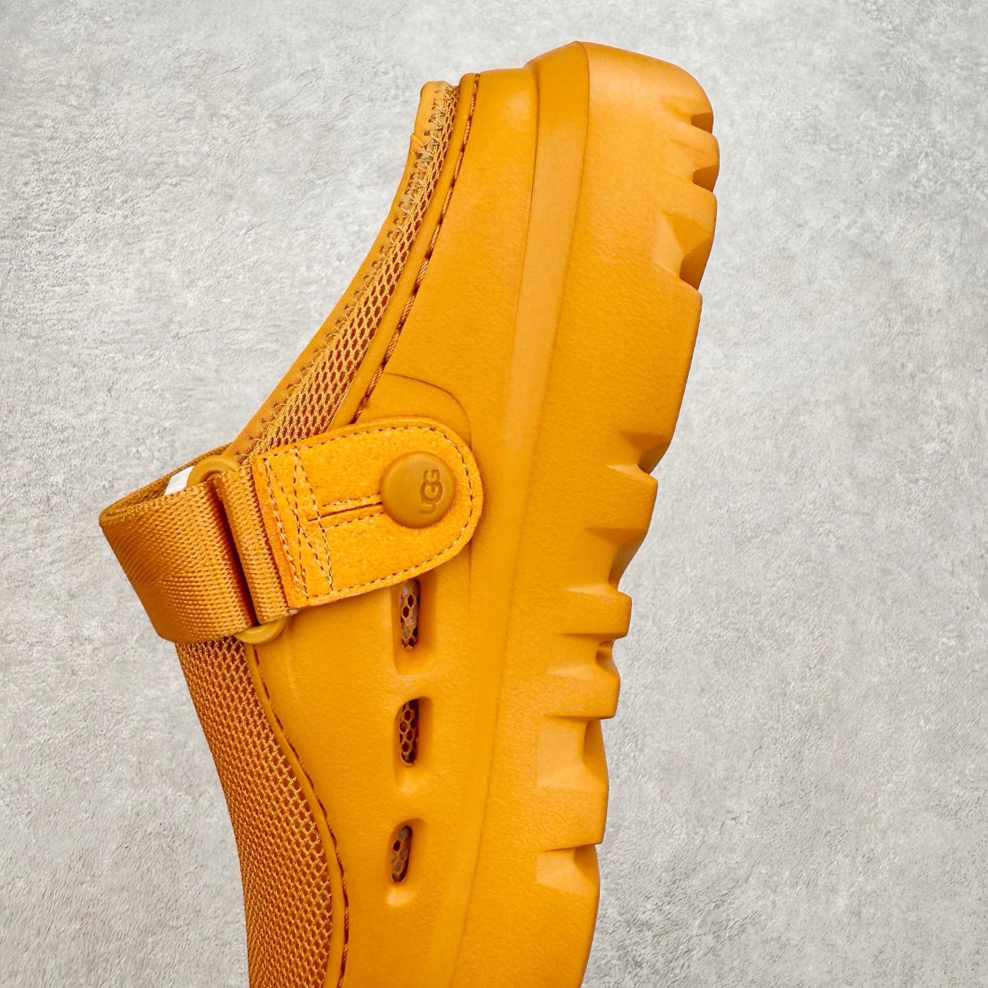 图片[7]-＃SP原厂 UGG 5188 Tasman Lug 绒面革圆头轻盈低帮生活休闲鞋凉鞋 全鞋采用ZP同厂 隆丰A级澳洲进口羊皮毛一体 品牌代工厂生产线 完全遵循ZP工艺流程 代工厂原厂版师 秉承无原鞋不开发选择 注重每一处细节 市面最正版型 TREADLITE\\\”轻翼\\\”科技外底 轻便/耐用/柔韧/桩型【售后郑重承诺】一个月内若出现重大脱胶/断底等质量问题 直接为您换新！尺码：35 36 37 38 39 40-选品中心