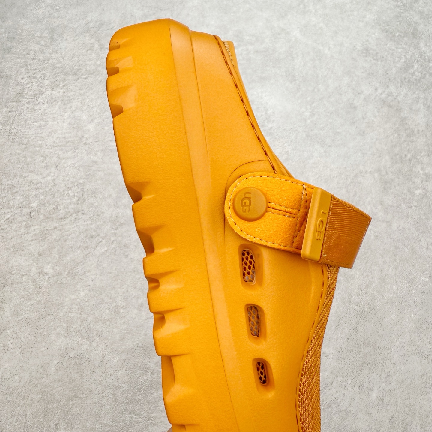 图片[6]-＃SP原厂 UGG 5188 Tasman Lug 绒面革圆头轻盈低帮生活休闲鞋凉鞋 全鞋采用ZP同厂 隆丰A级澳洲进口羊皮毛一体 品牌代工厂生产线 完全遵循ZP工艺流程 代工厂原厂版师 秉承无原鞋不开发选择 注重每一处细节 市面最正版型 TREADLITE\\\”轻翼\\\”科技外底 轻便/耐用/柔韧/桩型【售后郑重承诺】一个月内若出现重大脱胶/断底等质量问题 直接为您换新！尺码：35 36 37 38 39 40-选品中心