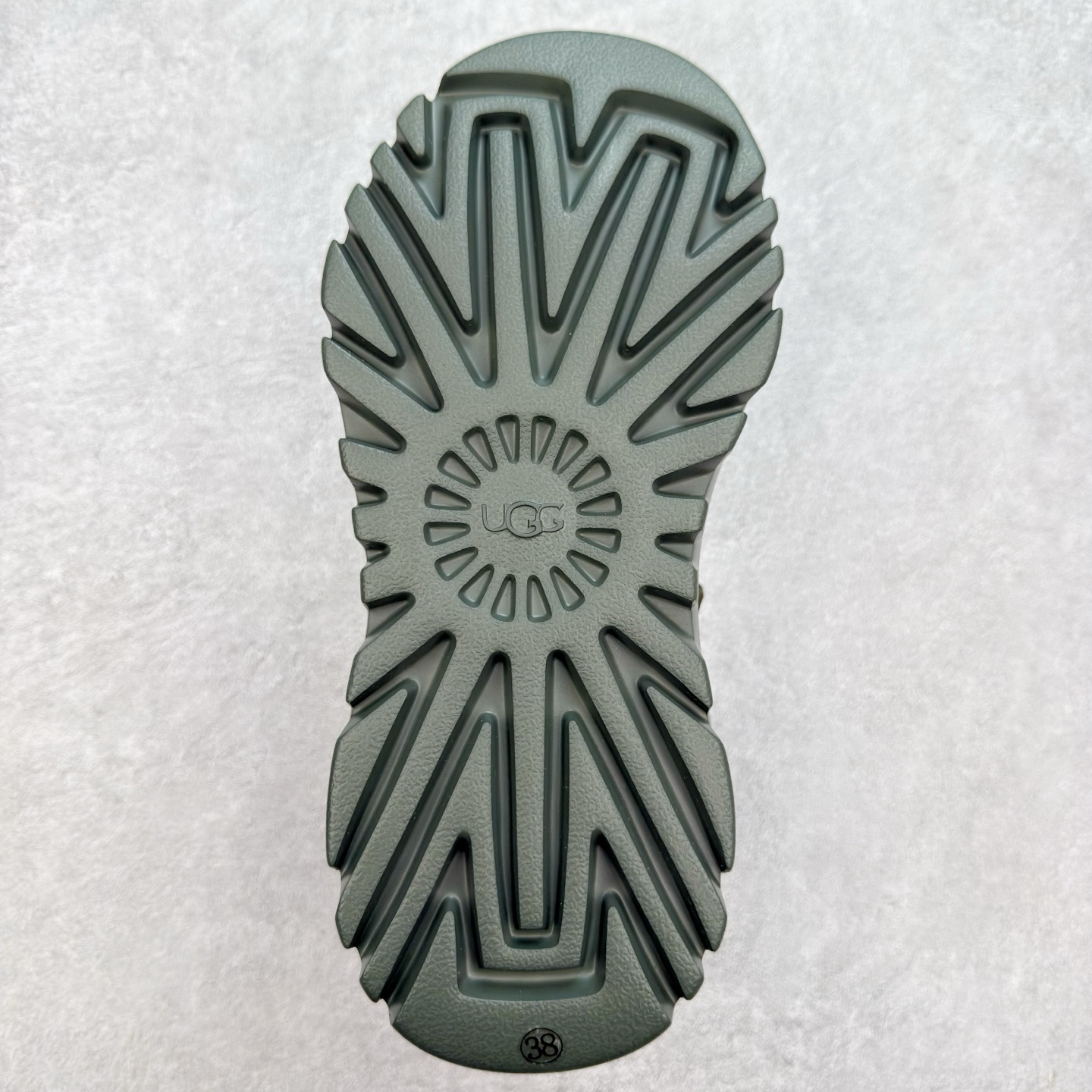 图片[9]-＃SP原厂 UGG 5188 Tasman Lug 绒面革圆头轻盈低帮生活休闲鞋凉鞋 全鞋采用ZP同厂 隆丰A级澳洲进口羊皮毛一体 品牌代工厂生产线 完全遵循ZP工艺流程 代工厂原厂版师 秉承无原鞋不开发选择 注重每一处细节 市面最正版型 TREADLITE\\\”轻翼\\\”科技外底 轻便/耐用/柔韧/桩型【售后郑重承诺】一个月内若出现重大脱胶/断底等质量问题 直接为您换新！尺码：35 36 37 38 39 40-选品中心