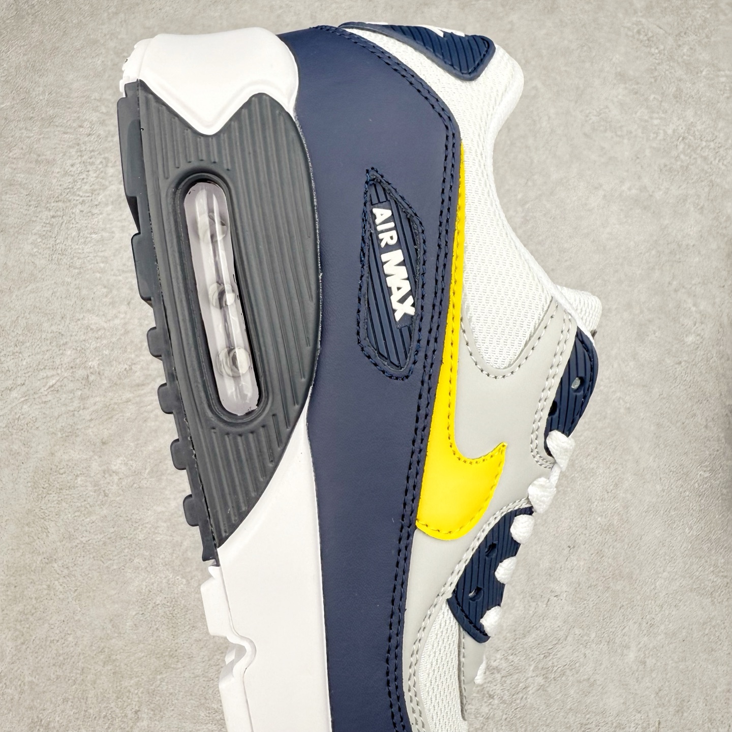 图片[6]-＃MX版 NK Air MAX 90 气垫复古减震跑步鞋 AJ1285-101 经典重温 独家陆续补货 外单专供大厂出品 品质稳定 一百余色 终端操作 Air Max 90于1990年推出 来自Air Max系列 在Air Max 1的基础上改进而得 增加了气垫面积 外型上也更为流线 最特別的就是加入了菱纹塑胶嵌板 为Air Max 90增添了许多潮流气息 皮革鞋面 造就出色耐穿性和支撑力 Max Air缓震配置搭配泡棉中底 令Air Max 90轻盈而舒适 华夫格橡胶外底 铸就Air Max 90非凡的抓地力 而Air Max 90不仅是一双跑鞋 它成功跨越了时间的演进 成为了球鞋文化与潮流圈中最熟为人知的鞋款之一 尺码：36 36.5 37.5 38 38.5 39 40 40.5 41 42 42.5 43 44 44.5 45-选品中心