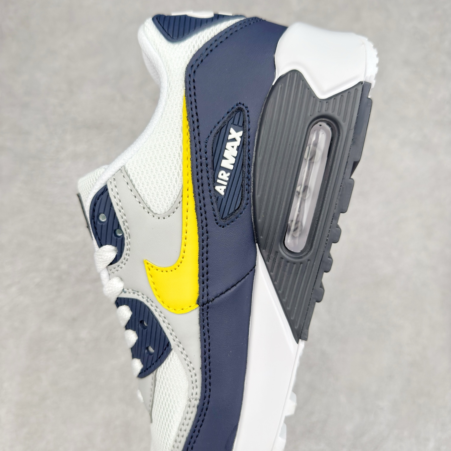 图片[7]-＃MX版 NK Air MAX 90 气垫复古减震跑步鞋 AJ1285-101 经典重温 独家陆续补货 外单专供大厂出品 品质稳定 一百余色 终端操作 Air Max 90于1990年推出 来自Air Max系列 在Air Max 1的基础上改进而得 增加了气垫面积 外型上也更为流线 最特別的就是加入了菱纹塑胶嵌板 为Air Max 90增添了许多潮流气息 皮革鞋面 造就出色耐穿性和支撑力 Max Air缓震配置搭配泡棉中底 令Air Max 90轻盈而舒适 华夫格橡胶外底 铸就Air Max 90非凡的抓地力 而Air Max 90不仅是一双跑鞋 它成功跨越了时间的演进 成为了球鞋文化与潮流圈中最熟为人知的鞋款之一 尺码：36 36.5 37.5 38 38.5 39 40 40.5 41 42 42.5 43 44 44.5 45-选品中心