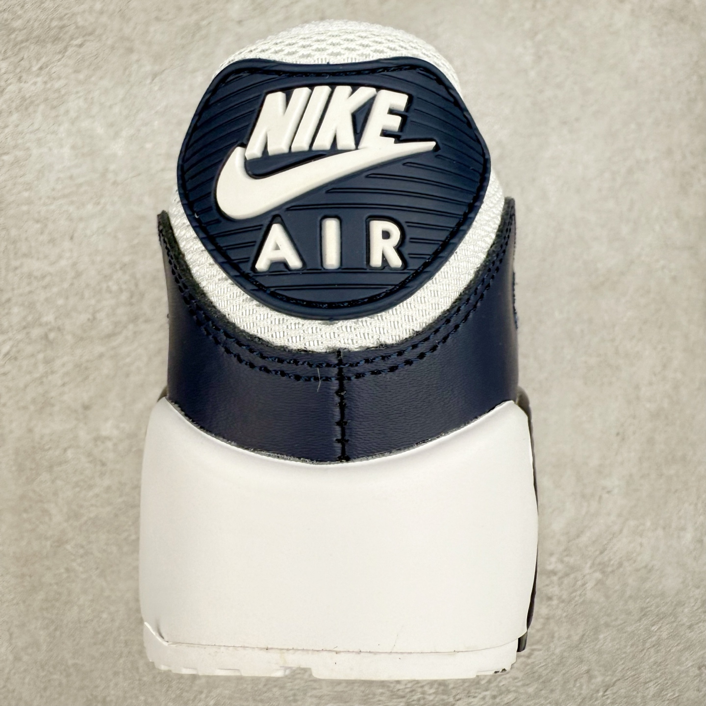 图片[8]-＃MX版 NK Air MAX 90 气垫复古减震跑步鞋 AJ1285-101 经典重温 独家陆续补货 外单专供大厂出品 品质稳定 一百余色 终端操作 Air Max 90于1990年推出 来自Air Max系列 在Air Max 1的基础上改进而得 增加了气垫面积 外型上也更为流线 最特別的就是加入了菱纹塑胶嵌板 为Air Max 90增添了许多潮流气息 皮革鞋面 造就出色耐穿性和支撑力 Max Air缓震配置搭配泡棉中底 令Air Max 90轻盈而舒适 华夫格橡胶外底 铸就Air Max 90非凡的抓地力 而Air Max 90不仅是一双跑鞋 它成功跨越了时间的演进 成为了球鞋文化与潮流圈中最熟为人知的鞋款之一 尺码：36 36.5 37.5 38 38.5 39 40 40.5 41 42 42.5 43 44 44.5 45-选品中心