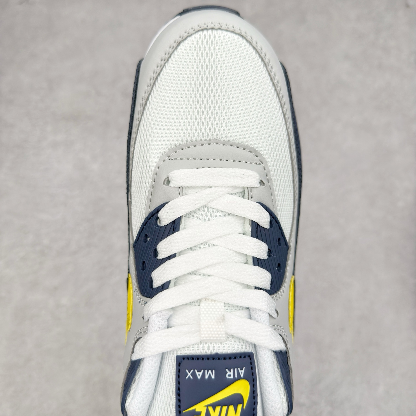 图片[4]-＃MX版 NK Air MAX 90 气垫复古减震跑步鞋 AJ1285-101 经典重温 独家陆续补货 外单专供大厂出品 品质稳定 一百余色 终端操作 Air Max 90于1990年推出 来自Air Max系列 在Air Max 1的基础上改进而得 增加了气垫面积 外型上也更为流线 最特別的就是加入了菱纹塑胶嵌板 为Air Max 90增添了许多潮流气息 皮革鞋面 造就出色耐穿性和支撑力 Max Air缓震配置搭配泡棉中底 令Air Max 90轻盈而舒适 华夫格橡胶外底 铸就Air Max 90非凡的抓地力 而Air Max 90不仅是一双跑鞋 它成功跨越了时间的演进 成为了球鞋文化与潮流圈中最熟为人知的鞋款之一 尺码：36 36.5 37.5 38 38.5 39 40 40.5 41 42 42.5 43 44 44.5 45-选品中心