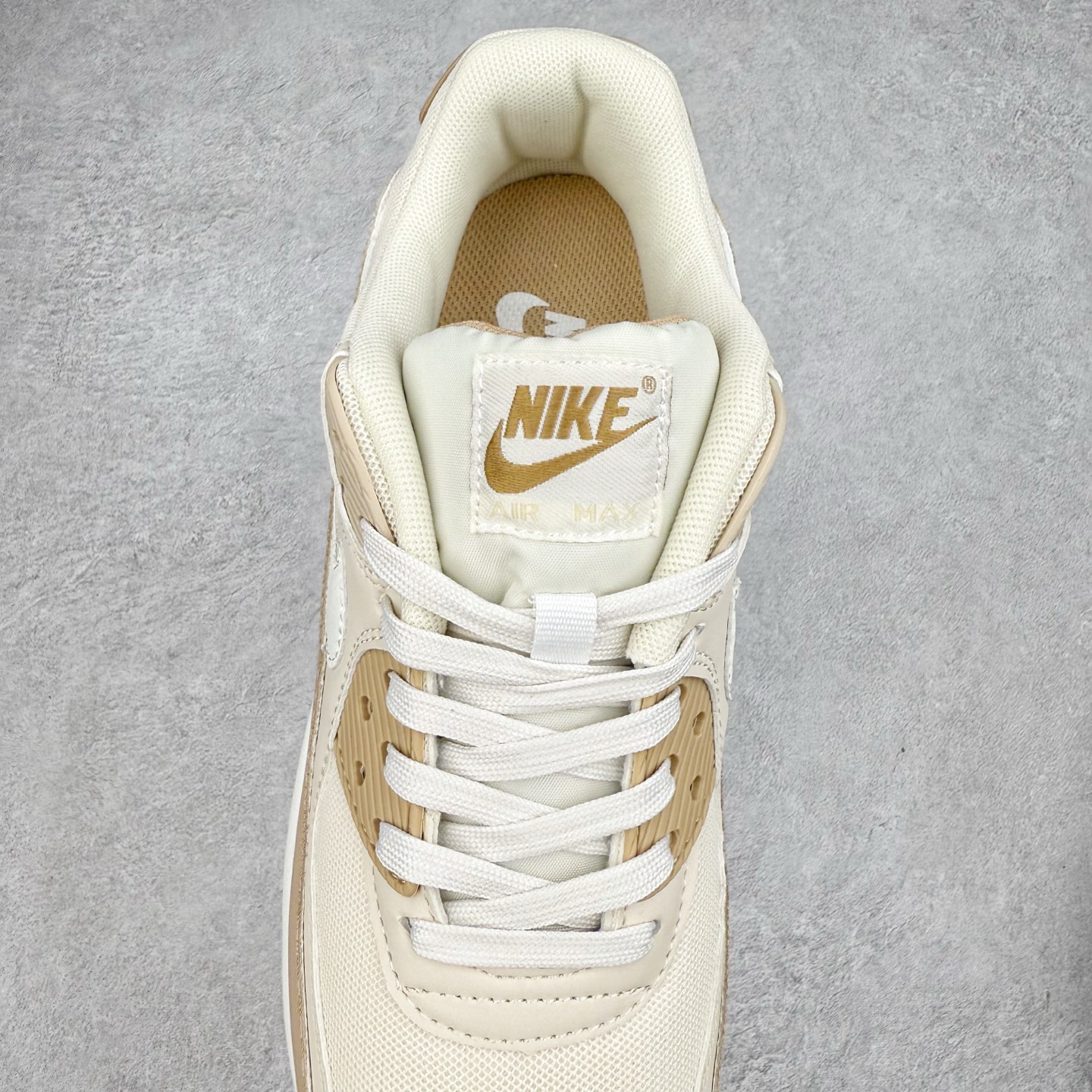 图片[5]-＃MX版 NK Air MAX 90 气垫复古减震跑步鞋 DH8010-004 经典重温 独家陆续补货 外单专供大厂出品 品质稳定 一百余色 终端操作 Air Max 90于1990年推出 来自Air Max系列 在Air Max 1的基础上改进而得 增加了气垫面积 外型上也更为流线 最特別的就是加入了菱纹塑胶嵌板 为Air Max 90增添了许多潮流气息 皮革鞋面 造就出色耐穿性和支撑力 Max Air缓震配置搭配泡棉中底 令Air Max 90轻盈而舒适 华夫格橡胶外底 铸就Air Max 90非凡的抓地力 而Air Max 90不仅是一双跑鞋 它成功跨越了时间的演进 成为了球鞋文化与潮流圈中最熟为人知的鞋款之一 尺码：36 36.5 37.5 38 38.5 39 40 40.5 41 42 42.5 43 44 44.5 45-选品中心