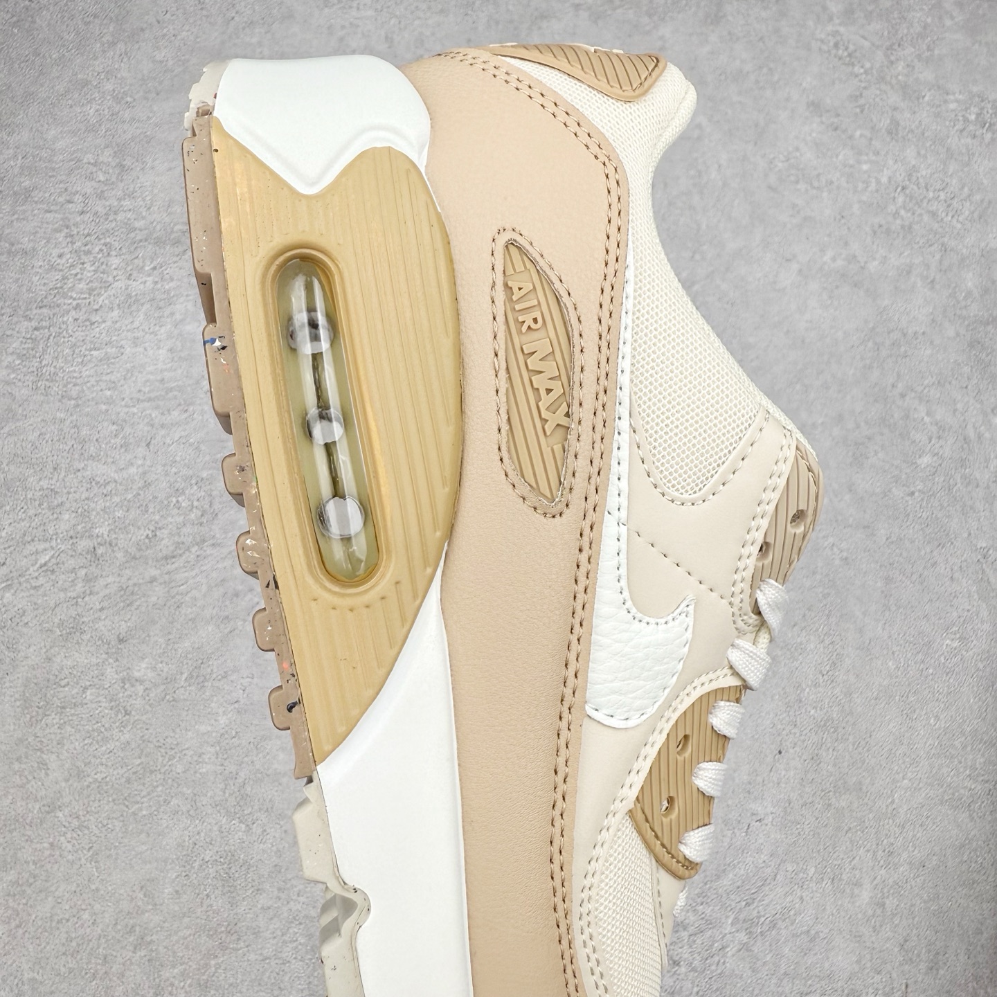 图片[6]-＃MX版 NK Air MAX 90 气垫复古减震跑步鞋 DH8010-004 经典重温 独家陆续补货 外单专供大厂出品 品质稳定 一百余色 终端操作 Air Max 90于1990年推出 来自Air Max系列 在Air Max 1的基础上改进而得 增加了气垫面积 外型上也更为流线 最特別的就是加入了菱纹塑胶嵌板 为Air Max 90增添了许多潮流气息 皮革鞋面 造就出色耐穿性和支撑力 Max Air缓震配置搭配泡棉中底 令Air Max 90轻盈而舒适 华夫格橡胶外底 铸就Air Max 90非凡的抓地力 而Air Max 90不仅是一双跑鞋 它成功跨越了时间的演进 成为了球鞋文化与潮流圈中最熟为人知的鞋款之一 尺码：36 36.5 37.5 38 38.5 39 40 40.5 41 42 42.5 43 44 44.5 45-选品中心