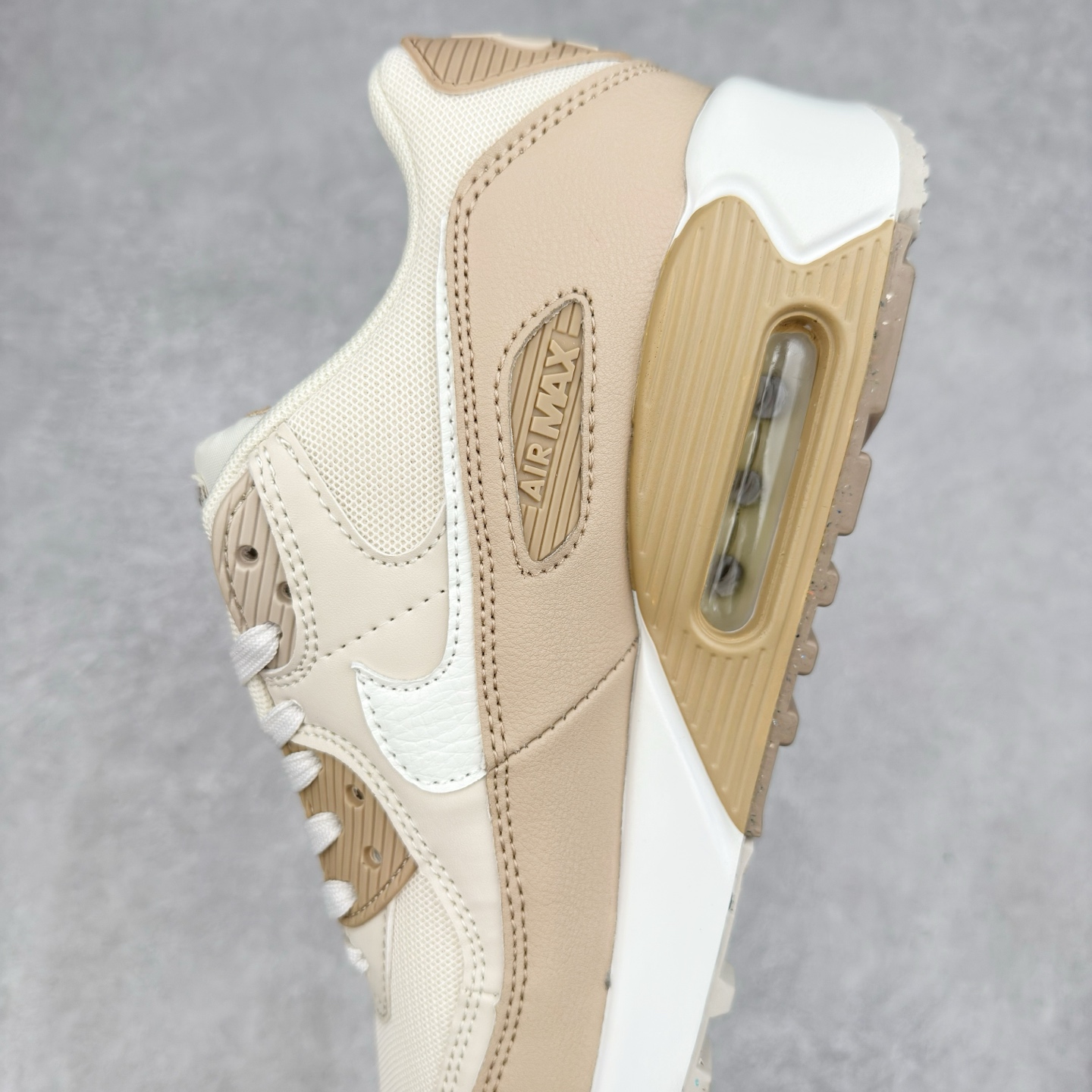 图片[7]-＃MX版 NK Air MAX 90 气垫复古减震跑步鞋 DH8010-004 经典重温 独家陆续补货 外单专供大厂出品 品质稳定 一百余色 终端操作 Air Max 90于1990年推出 来自Air Max系列 在Air Max 1的基础上改进而得 增加了气垫面积 外型上也更为流线 最特別的就是加入了菱纹塑胶嵌板 为Air Max 90增添了许多潮流气息 皮革鞋面 造就出色耐穿性和支撑力 Max Air缓震配置搭配泡棉中底 令Air Max 90轻盈而舒适 华夫格橡胶外底 铸就Air Max 90非凡的抓地力 而Air Max 90不仅是一双跑鞋 它成功跨越了时间的演进 成为了球鞋文化与潮流圈中最熟为人知的鞋款之一 尺码：36 36.5 37.5 38 38.5 39 40 40.5 41 42 42.5 43 44 44.5 45-选品中心