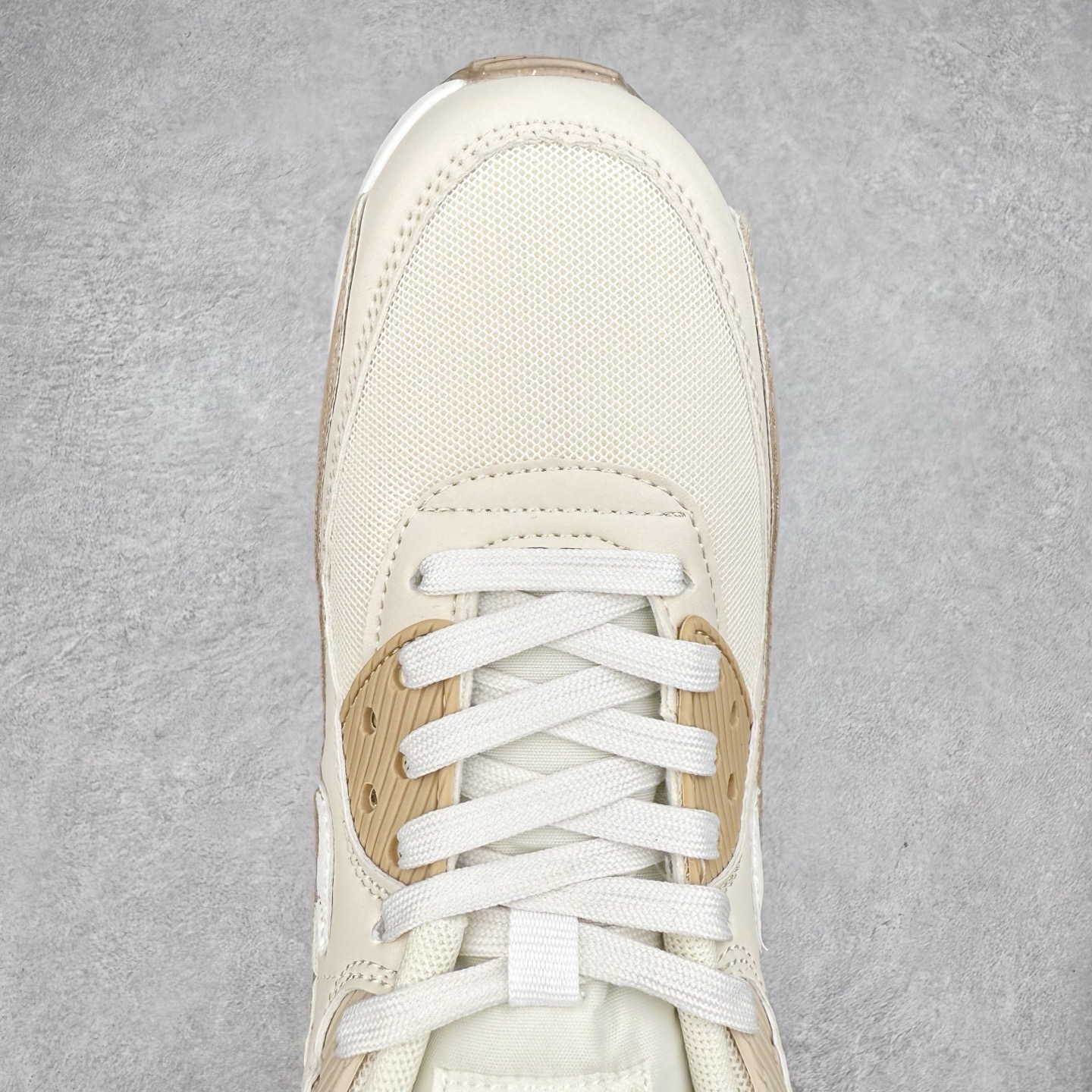 图片[4]-＃MX版 NK Air MAX 90 气垫复古减震跑步鞋 DH8010-004 经典重温 独家陆续补货 外单专供大厂出品 品质稳定 一百余色 终端操作 Air Max 90于1990年推出 来自Air Max系列 在Air Max 1的基础上改进而得 增加了气垫面积 外型上也更为流线 最特別的就是加入了菱纹塑胶嵌板 为Air Max 90增添了许多潮流气息 皮革鞋面 造就出色耐穿性和支撑力 Max Air缓震配置搭配泡棉中底 令Air Max 90轻盈而舒适 华夫格橡胶外底 铸就Air Max 90非凡的抓地力 而Air Max 90不仅是一双跑鞋 它成功跨越了时间的演进 成为了球鞋文化与潮流圈中最熟为人知的鞋款之一 尺码：36 36.5 37.5 38 38.5 39 40 40.5 41 42 42.5 43 44 44.5 45-选品中心