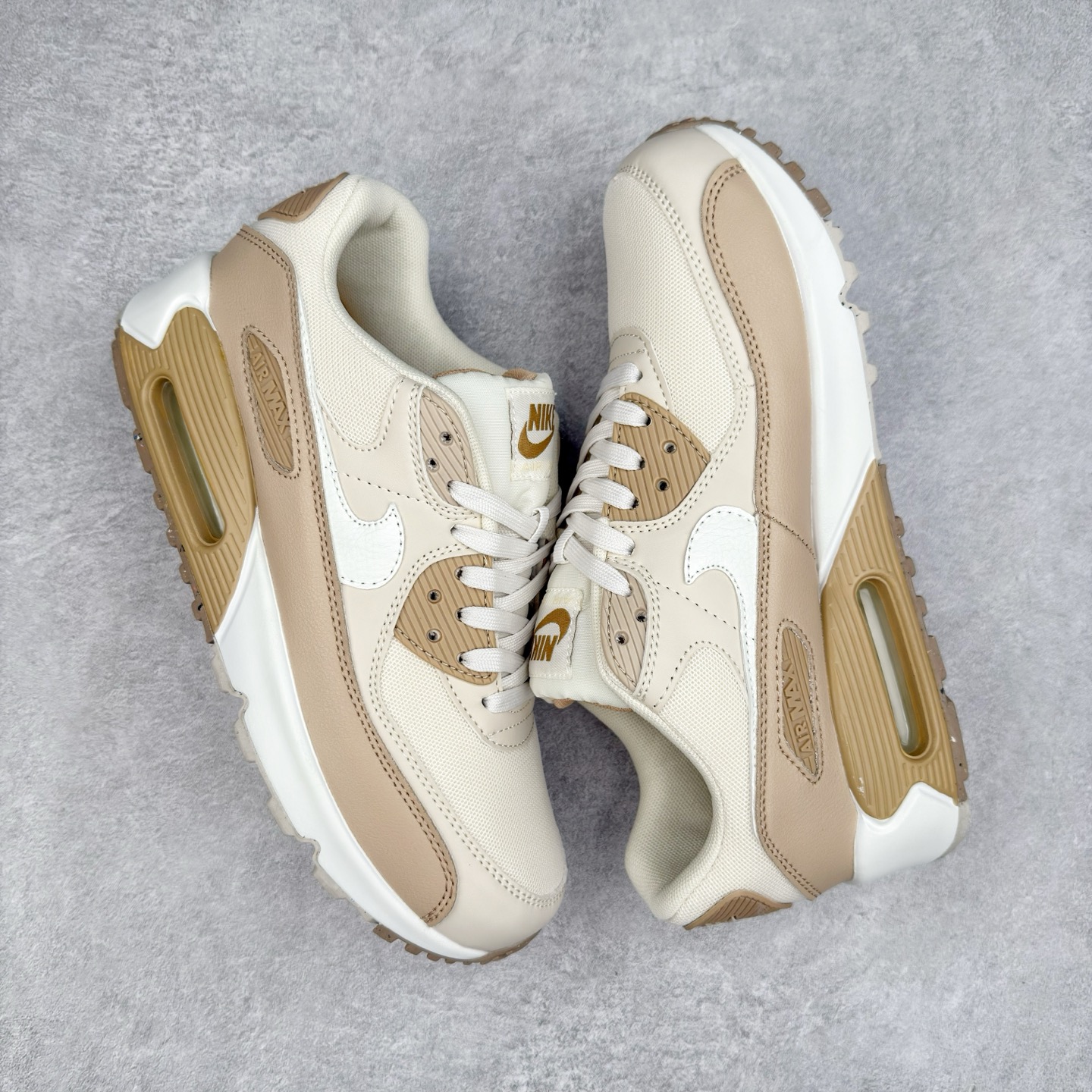 图片[3]-＃MX版 NK Air MAX 90 气垫复古减震跑步鞋 DH8010-004 经典重温 独家陆续补货 外单专供大厂出品 品质稳定 一百余色 终端操作 Air Max 90于1990年推出 来自Air Max系列 在Air Max 1的基础上改进而得 增加了气垫面积 外型上也更为流线 最特別的就是加入了菱纹塑胶嵌板 为Air Max 90增添了许多潮流气息 皮革鞋面 造就出色耐穿性和支撑力 Max Air缓震配置搭配泡棉中底 令Air Max 90轻盈而舒适 华夫格橡胶外底 铸就Air Max 90非凡的抓地力 而Air Max 90不仅是一双跑鞋 它成功跨越了时间的演进 成为了球鞋文化与潮流圈中最熟为人知的鞋款之一 尺码：36 36.5 37.5 38 38.5 39 40 40.5 41 42 42.5 43 44 44.5 45-选品中心