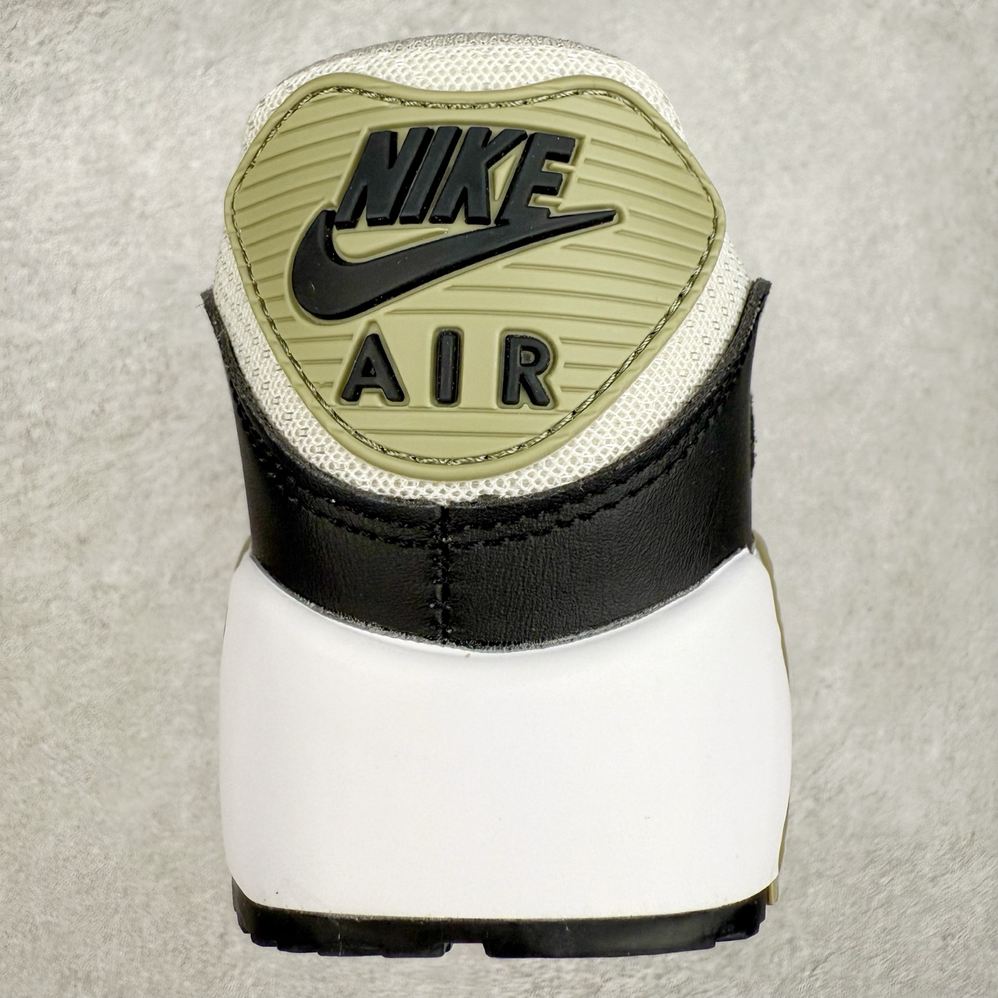 图片[8]-＃MX版 NK Air MAX 90 气垫复古减震跑步鞋 DM0029-011 经典重温 独家陆续补货 外单专供大厂出品 品质稳定 一百余色 终端操作 Air Max 90于1990年推出 来自Air Max系列 在Air Max 1的基础上改进而得 增加了气垫面积 外型上也更为流线 最特別的就是加入了菱纹塑胶嵌板 为Air Max 90增添了许多潮流气息 皮革鞋面 造就出色耐穿性和支撑力 Max Air缓震配置搭配泡棉中底 令Air Max 90轻盈而舒适 华夫格橡胶外底 铸就Air Max 90非凡的抓地力 而Air Max 90不仅是一双跑鞋 它成功跨越了时间的演进 成为了球鞋文化与潮流圈中最熟为人知的鞋款之一 尺码：36 36.5 37.5 38 38.5 39 40 40.5 41 42 42.5 43 44 44.5 45-选品中心