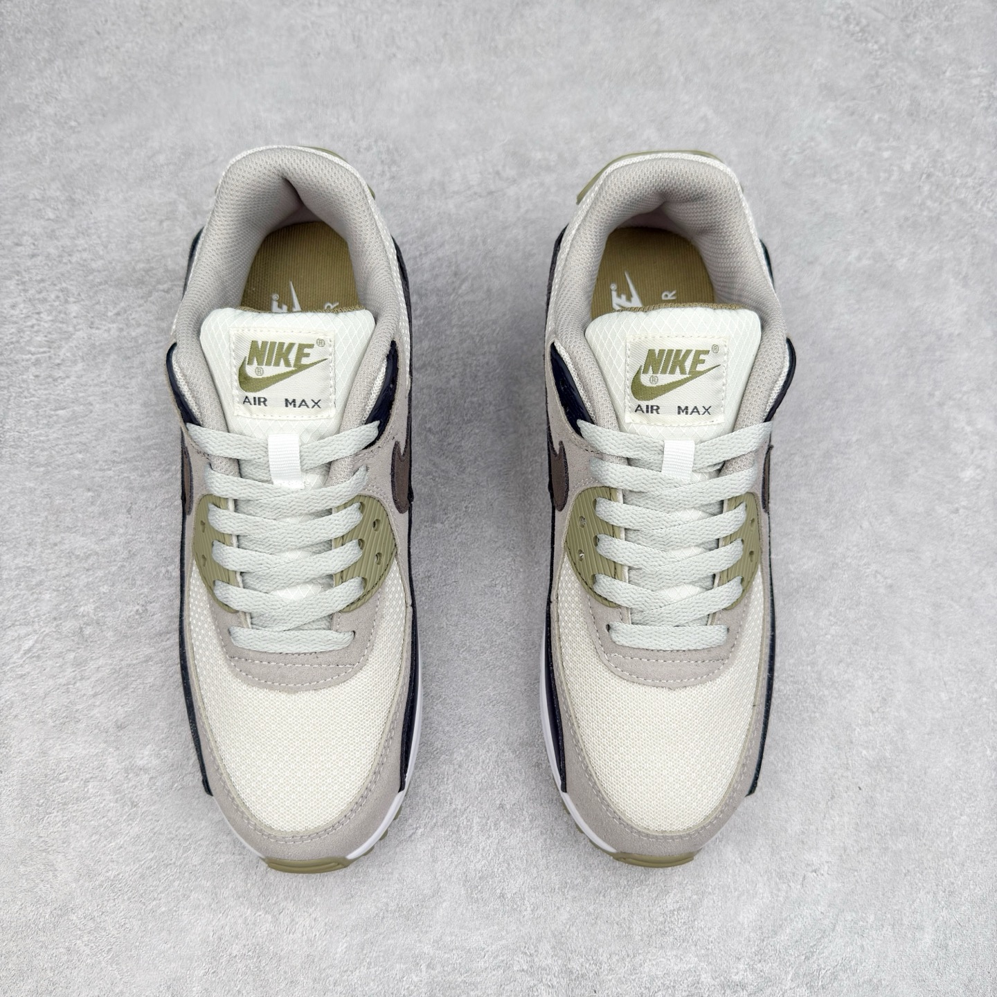 图片[2]-＃MX版 NK Air MAX 90 气垫复古减震跑步鞋 DM0029-011 经典重温 独家陆续补货 外单专供大厂出品 品质稳定 一百余色 终端操作 Air Max 90于1990年推出 来自Air Max系列 在Air Max 1的基础上改进而得 增加了气垫面积 外型上也更为流线 最特別的就是加入了菱纹塑胶嵌板 为Air Max 90增添了许多潮流气息 皮革鞋面 造就出色耐穿性和支撑力 Max Air缓震配置搭配泡棉中底 令Air Max 90轻盈而舒适 华夫格橡胶外底 铸就Air Max 90非凡的抓地力 而Air Max 90不仅是一双跑鞋 它成功跨越了时间的演进 成为了球鞋文化与潮流圈中最熟为人知的鞋款之一 尺码：36 36.5 37.5 38 38.5 39 40 40.5 41 42 42.5 43 44 44.5 45-选品中心