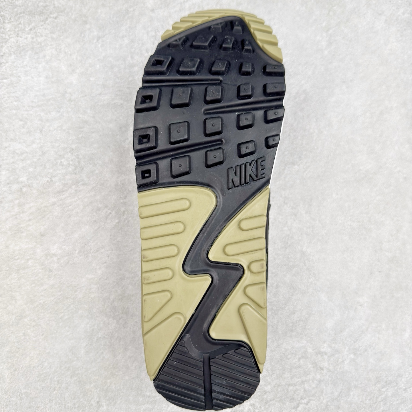 图片[9]-＃MX版 NK Air MAX 90 气垫复古减震跑步鞋 DM0029-011 经典重温 独家陆续补货 外单专供大厂出品 品质稳定 一百余色 终端操作 Air Max 90于1990年推出 来自Air Max系列 在Air Max 1的基础上改进而得 增加了气垫面积 外型上也更为流线 最特別的就是加入了菱纹塑胶嵌板 为Air Max 90增添了许多潮流气息 皮革鞋面 造就出色耐穿性和支撑力 Max Air缓震配置搭配泡棉中底 令Air Max 90轻盈而舒适 华夫格橡胶外底 铸就Air Max 90非凡的抓地力 而Air Max 90不仅是一双跑鞋 它成功跨越了时间的演进 成为了球鞋文化与潮流圈中最熟为人知的鞋款之一 尺码：36 36.5 37.5 38 38.5 39 40 40.5 41 42 42.5 43 44 44.5 45-选品中心