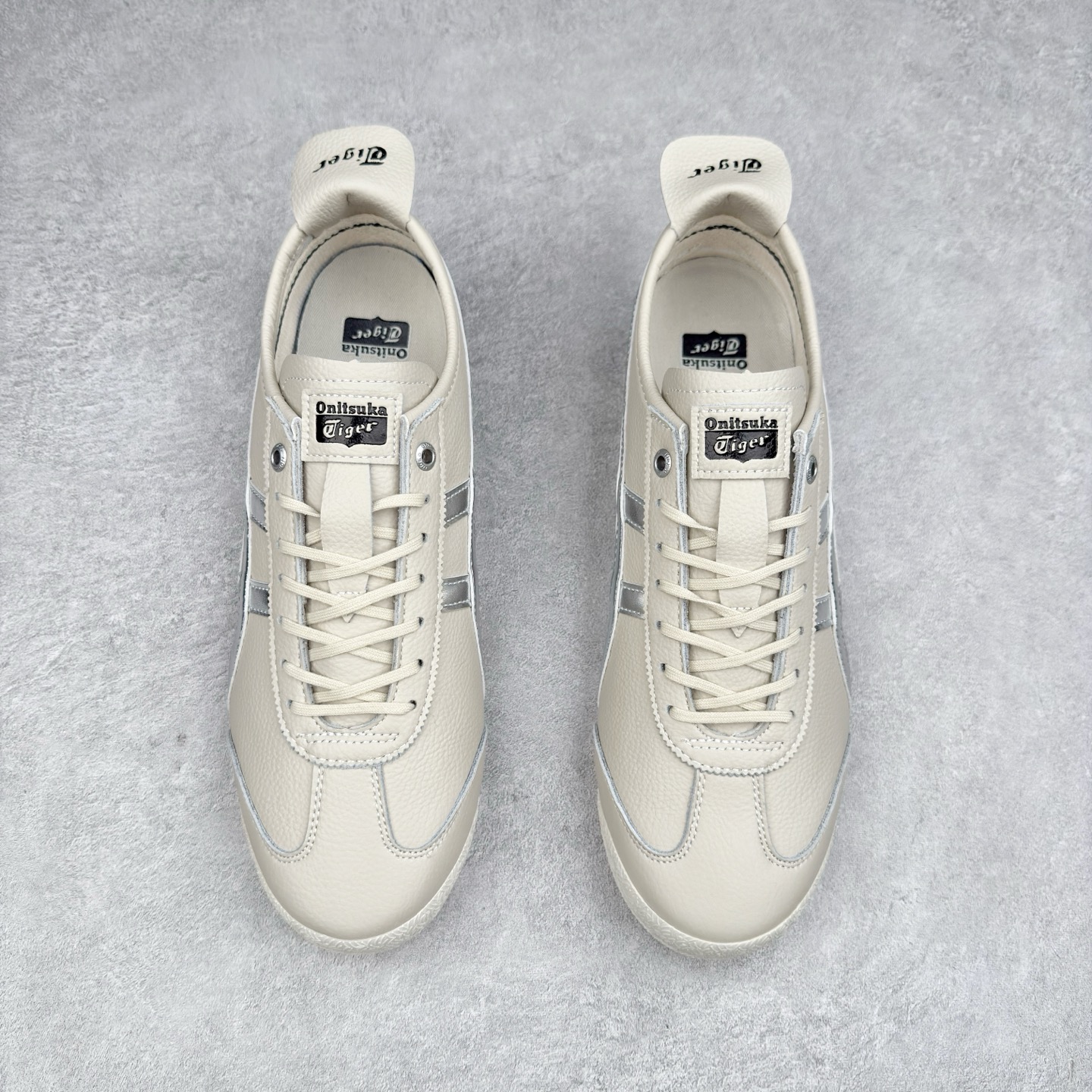 图片[2]-＃C版 Asics Onitsuka Tiger MEXICO 66 亚瑟士鬼冢虎复古经典板鞋 CNY 龙年限定 白红 市场王者选手 海外订单工厂出品 长期生产补货永不断码 超成熟稳定的做工品控 原装全套纸板楦头开发 原汁原味 完美呈现版型 私模正确鞋底咬花纹路 一比一鞋头弧度高度鞋身弧度 绝不口嗨 细节品控鞋型随意秒杀市面 原档咬花纹路私模大底 一个单元有六个三角形 总体形拼接呈现花瓣状 官方四联吊牌 原装Ortholite轻量化鞋垫 原盒原配 质保卡 说明书 钢印防尘纸 纸板中底带钢印 乳胶组合鞋垫 支持全方位的对比专柜 产品从款式颜色造型上体现出追求舒适和细节的完美 鞋类更是推崇手工制作的严谨与完美 融舒适性与可穿性的设计风格 注重细节的完美和别致魅力 既保持稳重 又不失轻松的时尚感 尺码：36 37 37.5 38 39 39.5 40 40.5 41.5 42 42.5 43.5 44 45-选品中心