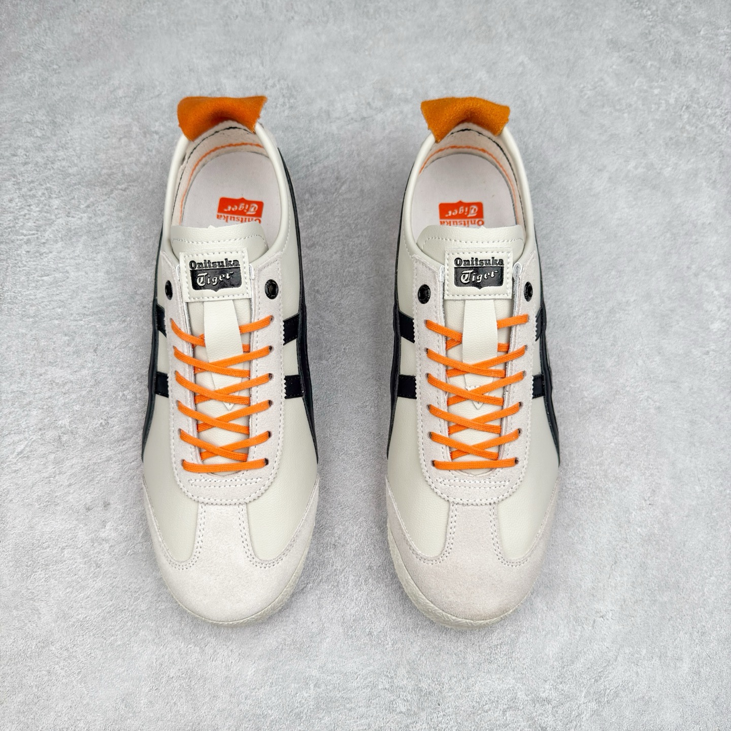 图片[2]-＃C版 Asics Onitsuka Tiger MEXICO 66 亚瑟士鬼冢虎复古经典板鞋 CNY 龙年限定 白红 市场王者选手 海外订单工厂出品 长期生产补货永不断码 超成熟稳定的做工品控 原装全套纸板楦头开发 原汁原味 完美呈现版型 私模正确鞋底咬花纹路 一比一鞋头弧度高度鞋身弧度 绝不口嗨 细节品控鞋型随意秒杀市面 原档咬花纹路私模大底 一个单元有六个三角形 总体形拼接呈现花瓣状 官方四联吊牌 原装Ortholite轻量化鞋垫 原盒原配 质保卡 说明书 钢印防尘纸 纸板中底带钢印 乳胶组合鞋垫 支持全方位的对比专柜 产品从款式颜色造型上体现出追求舒适和细节的完美 鞋类更是推崇手工制作的严谨与完美 融舒适性与可穿性的设计风格 注重细节的完美和别致魅力 既保持稳重 又不失轻松的时尚感 尺码：36 37 37.5 38 39 39.5 40 40.5 41.5 42 42.5 43.5 44 45-选品中心